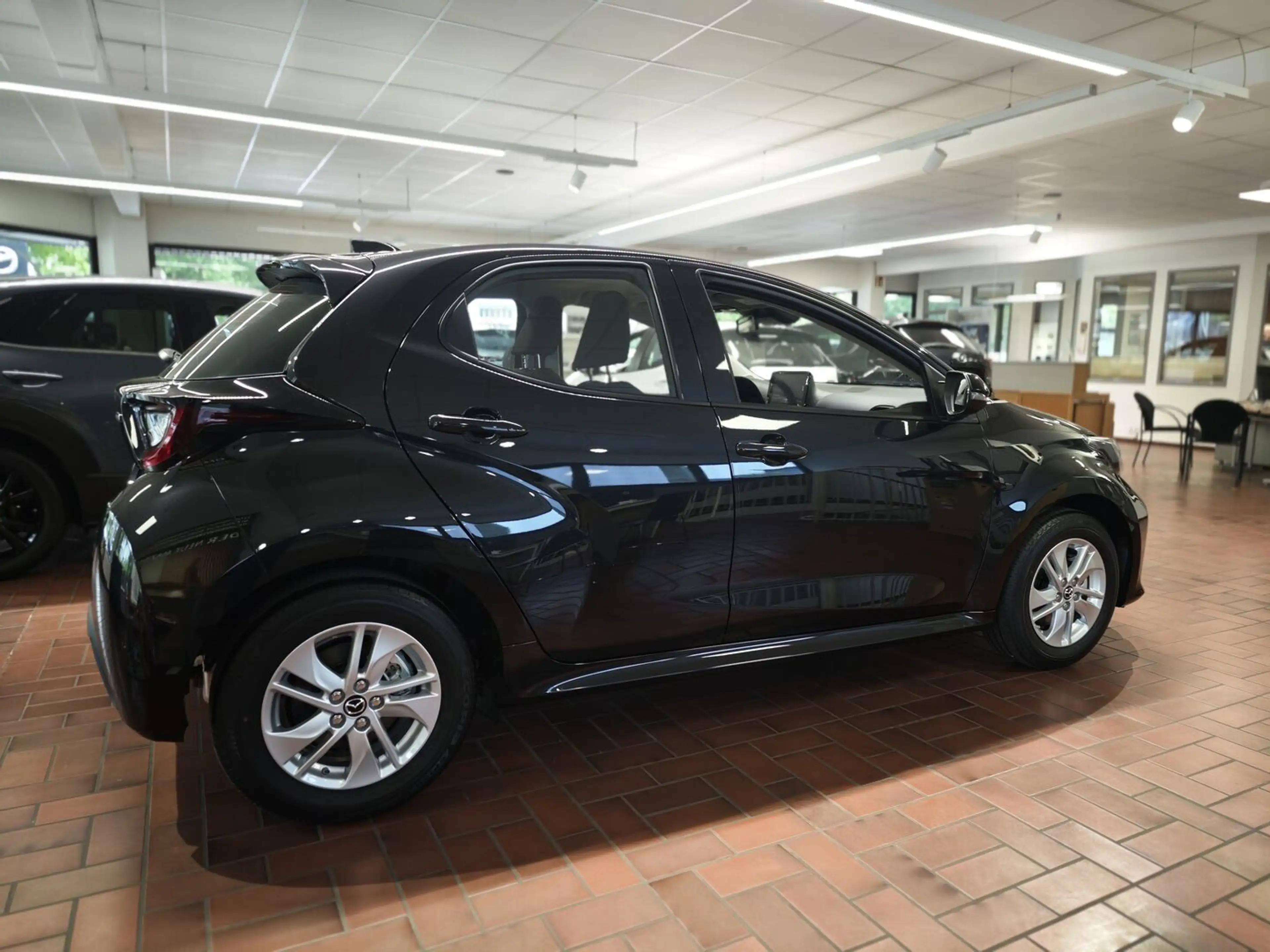 Mazda 2 Hybrid 1.5L  VVT-i CENTRE-LINE — photo 4