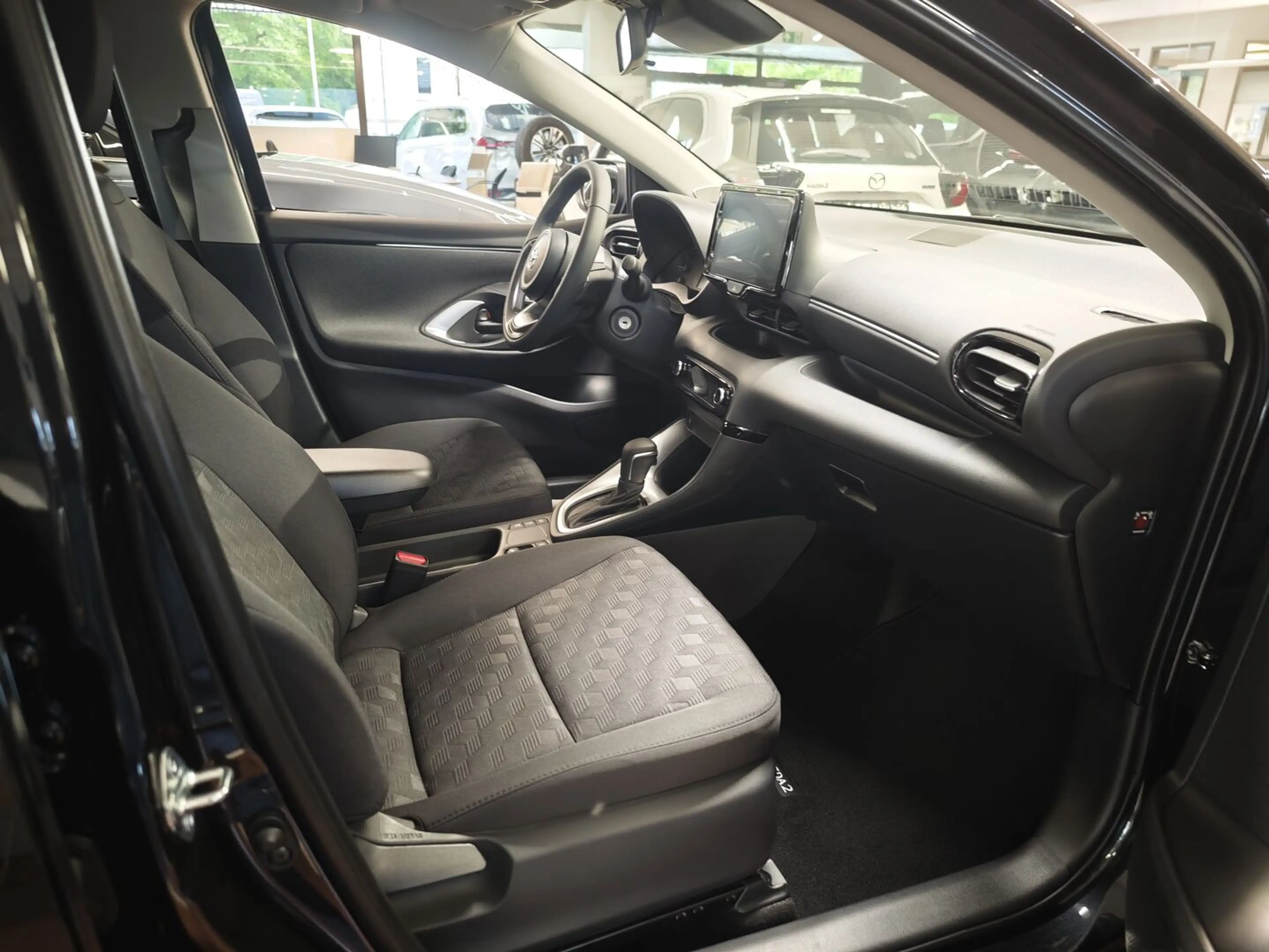Mazda 2 Hybrid 1.5L  VVT-i CENTRE-LINE — photo 8