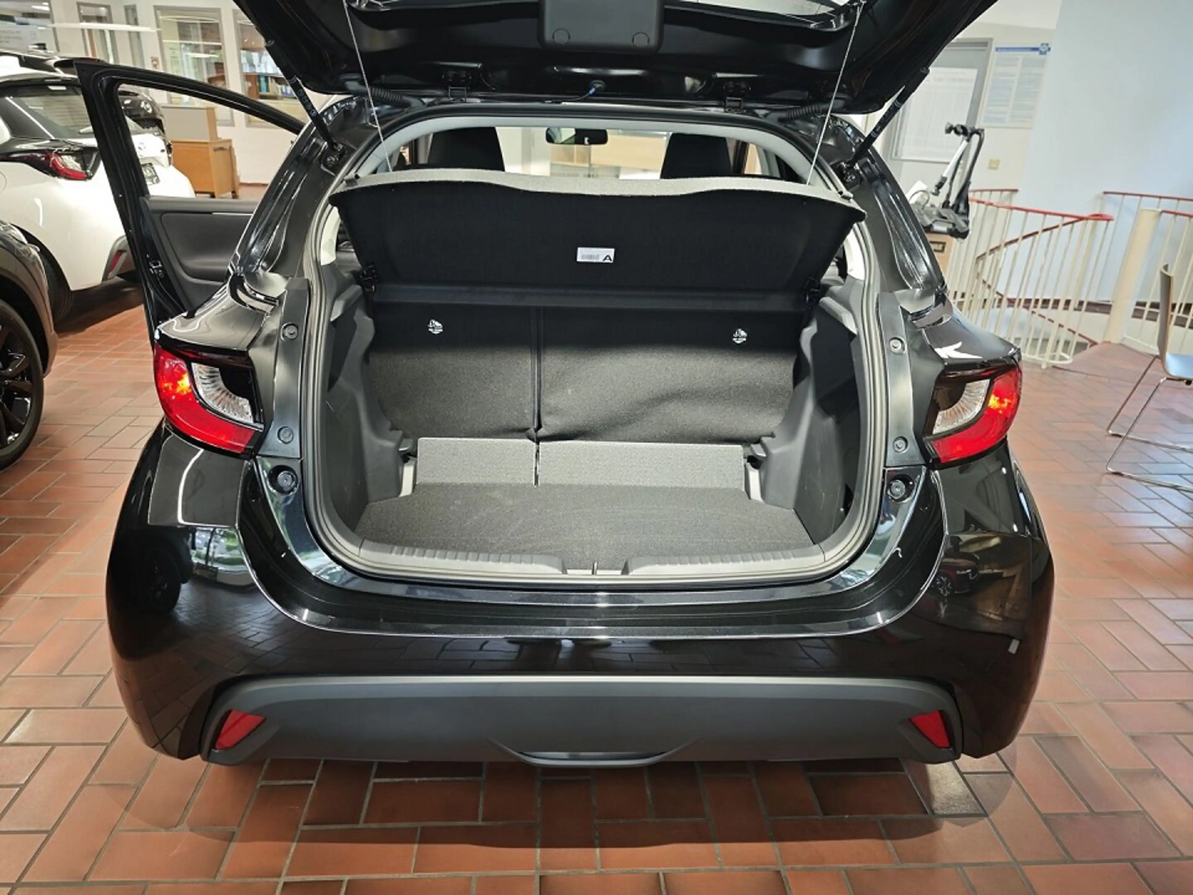 Mazda 2 Hybrid 1.5L  VVT-i CENTRE-LINE — photo 14