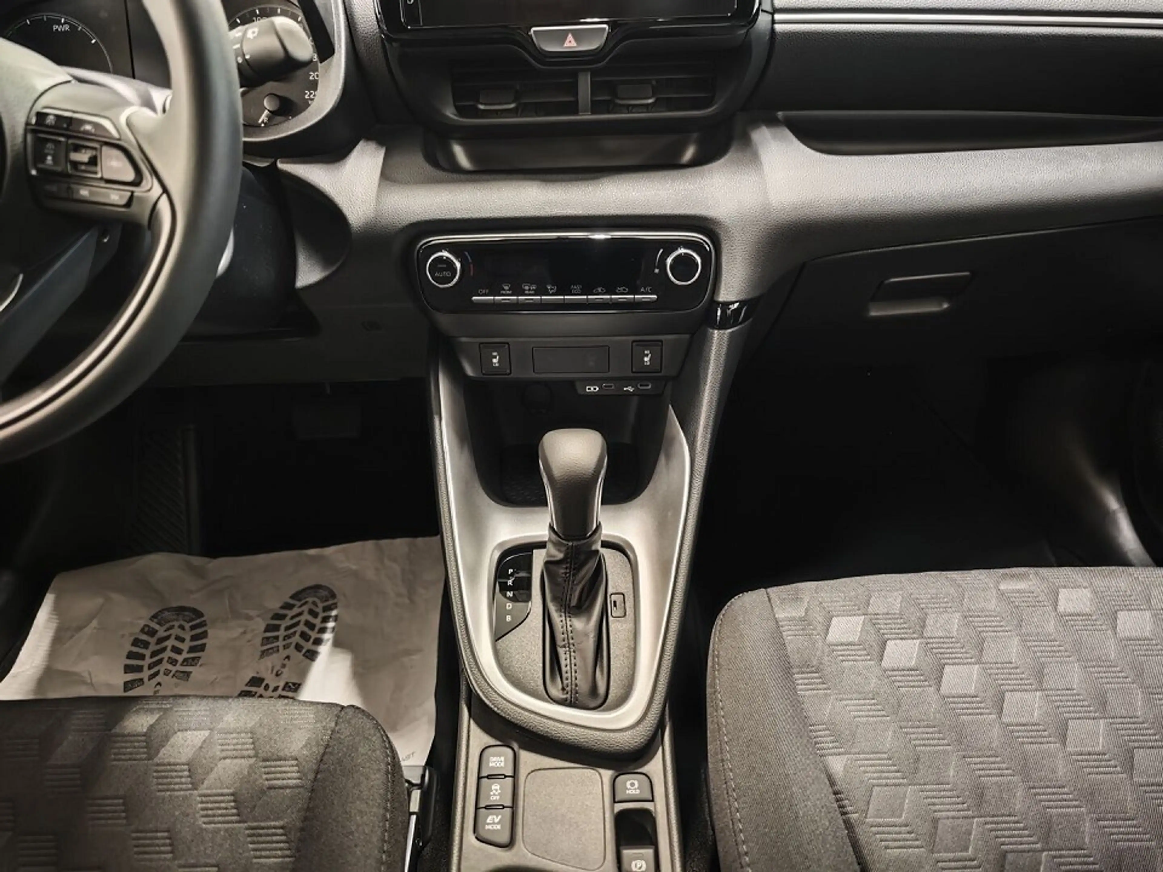 Mazda 2 Hybrid 1.5L  VVT-i CENTRE-LINE — photo 7