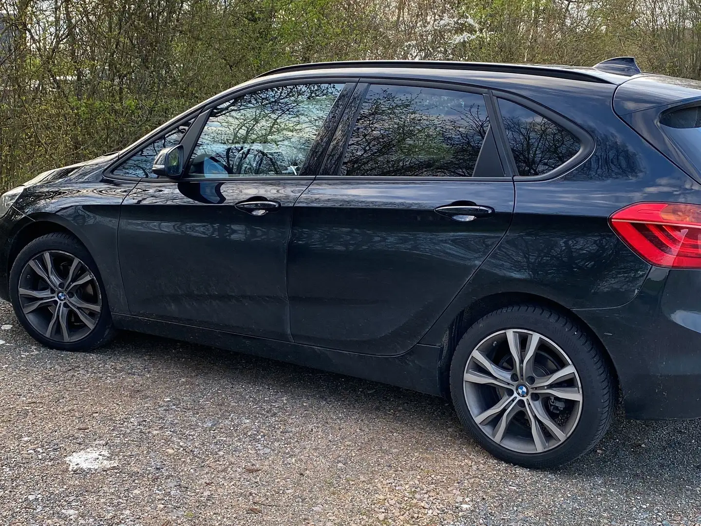 BMW 220 220i Active Tourer Aut. Sport Line Schwarz - 2