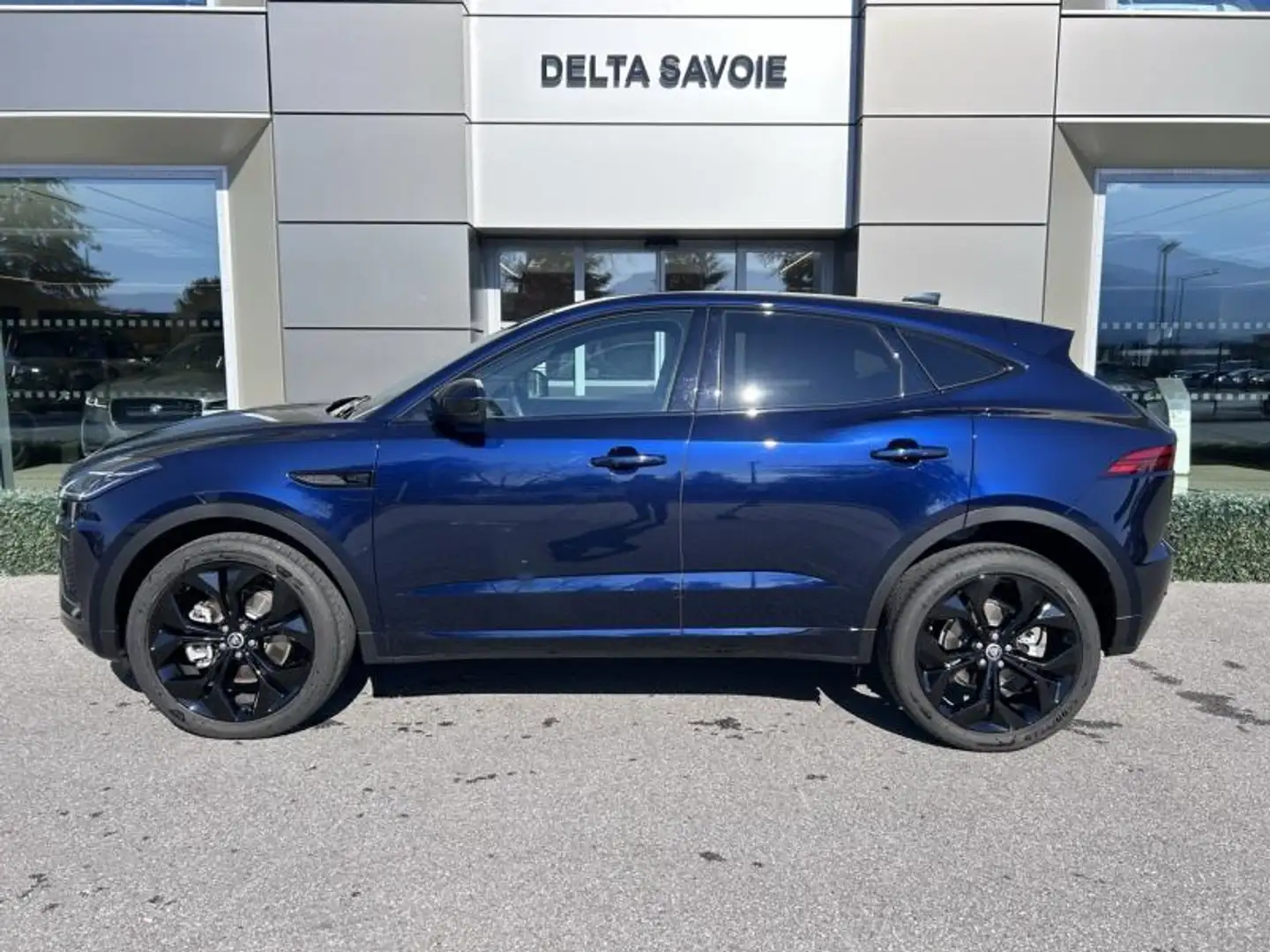 Jaguar E-Pace P200 FlexFuel MHEV 200ch R-Dynamic HSE Noir - 2