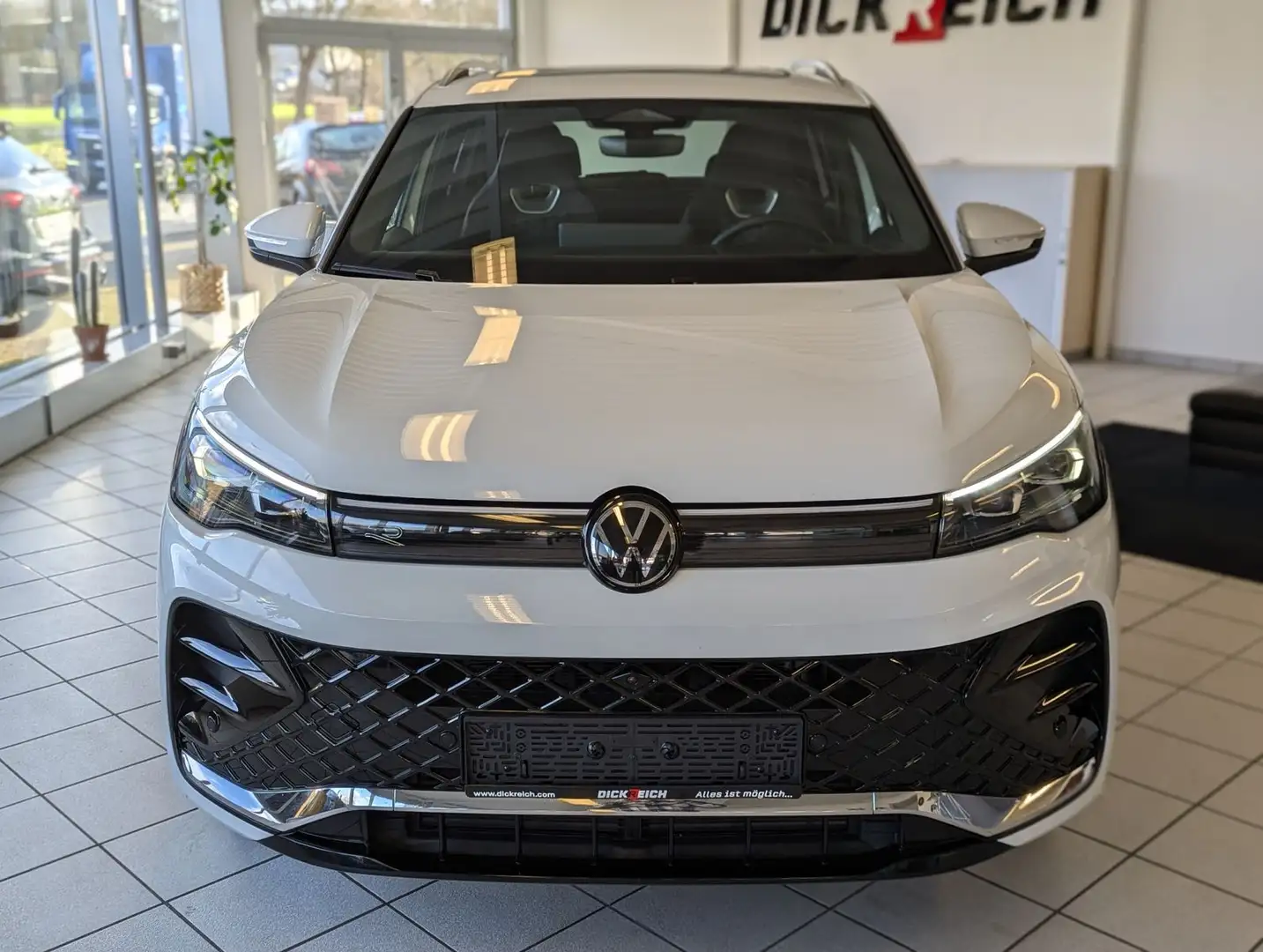 Volkswagen Tiguan 2.0TDI R-Line 4M Pano H/K AHK Matrix 20" Wit - 2