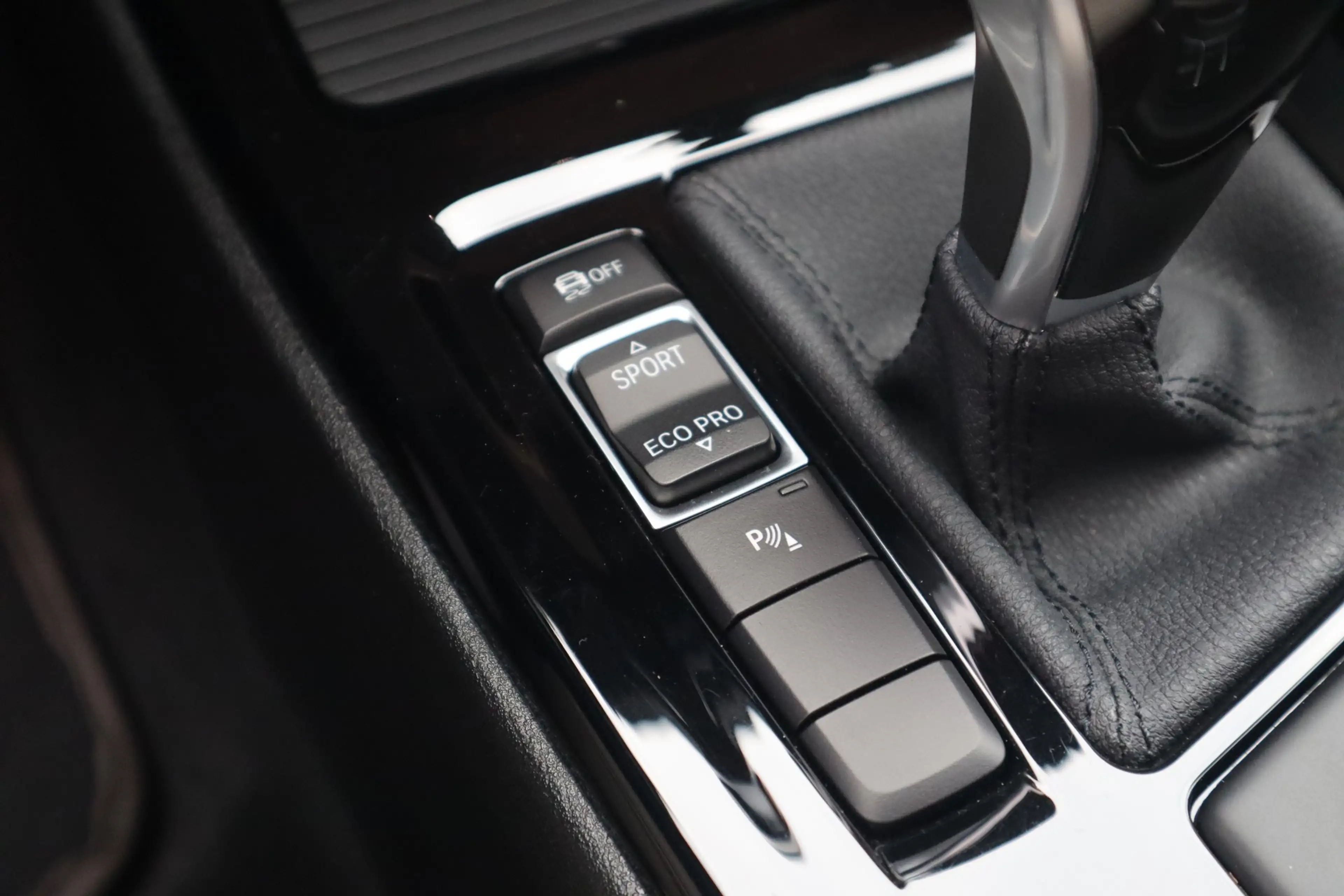 BMW X2 sDrive 18 d M Sport LED Navi Tempomat DAB AHK — photo 15