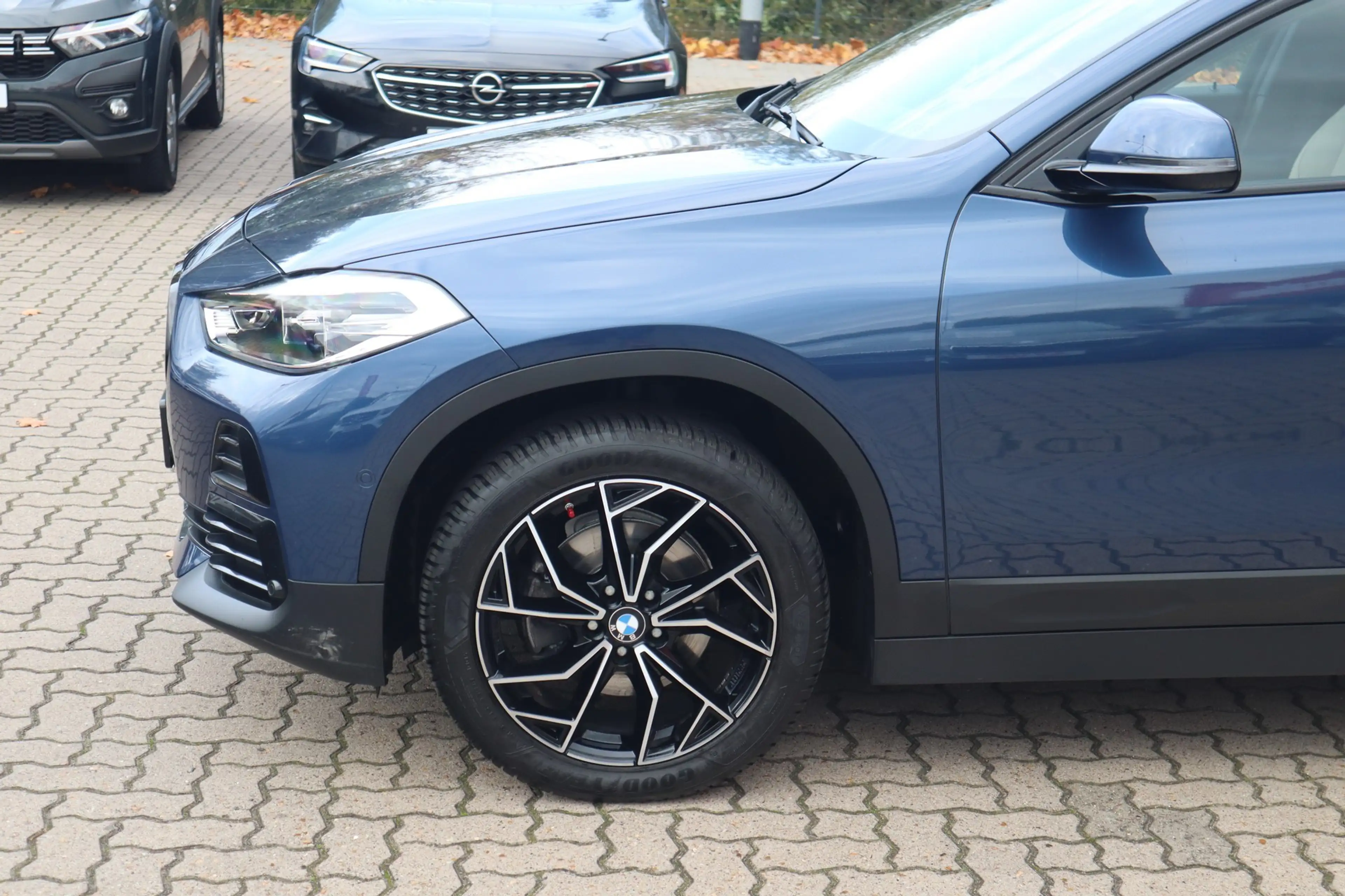 BMW X2 sDrive 18 d M Sport LED Navi Tempomat DAB AHK — photo 8