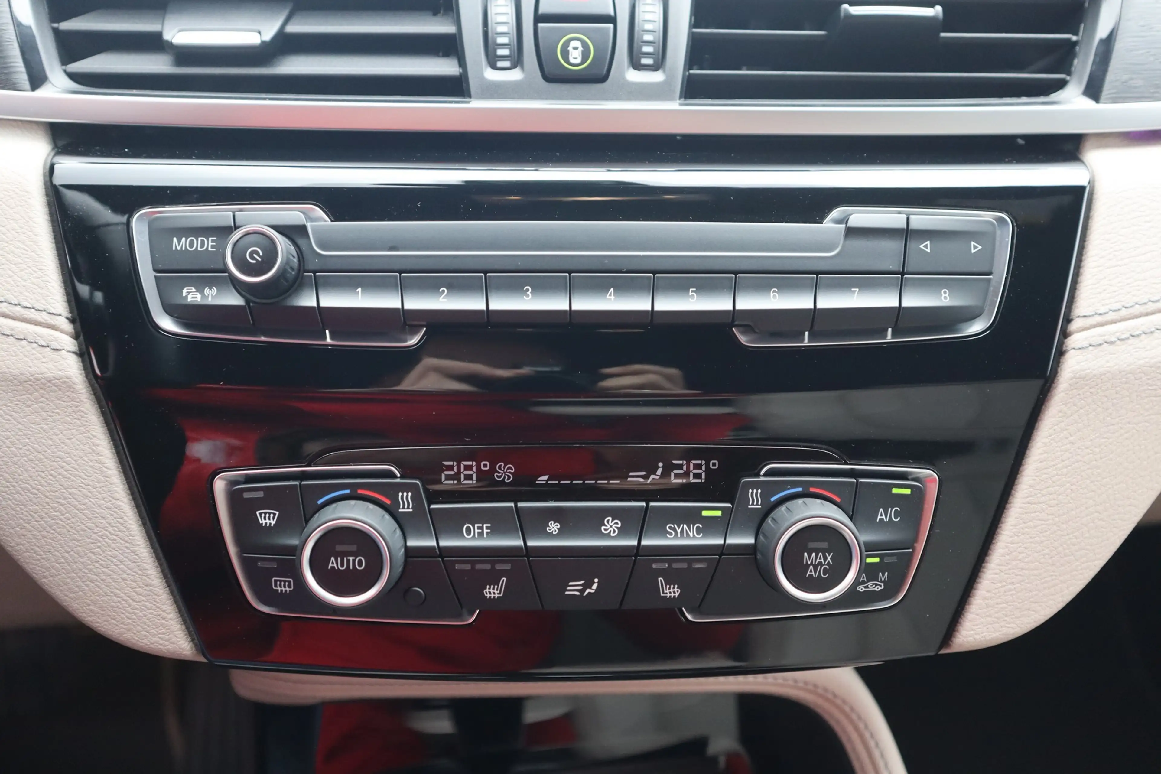 BMW X2 sDrive 18 d M Sport LED Navi Tempomat DAB AHK — photo 14