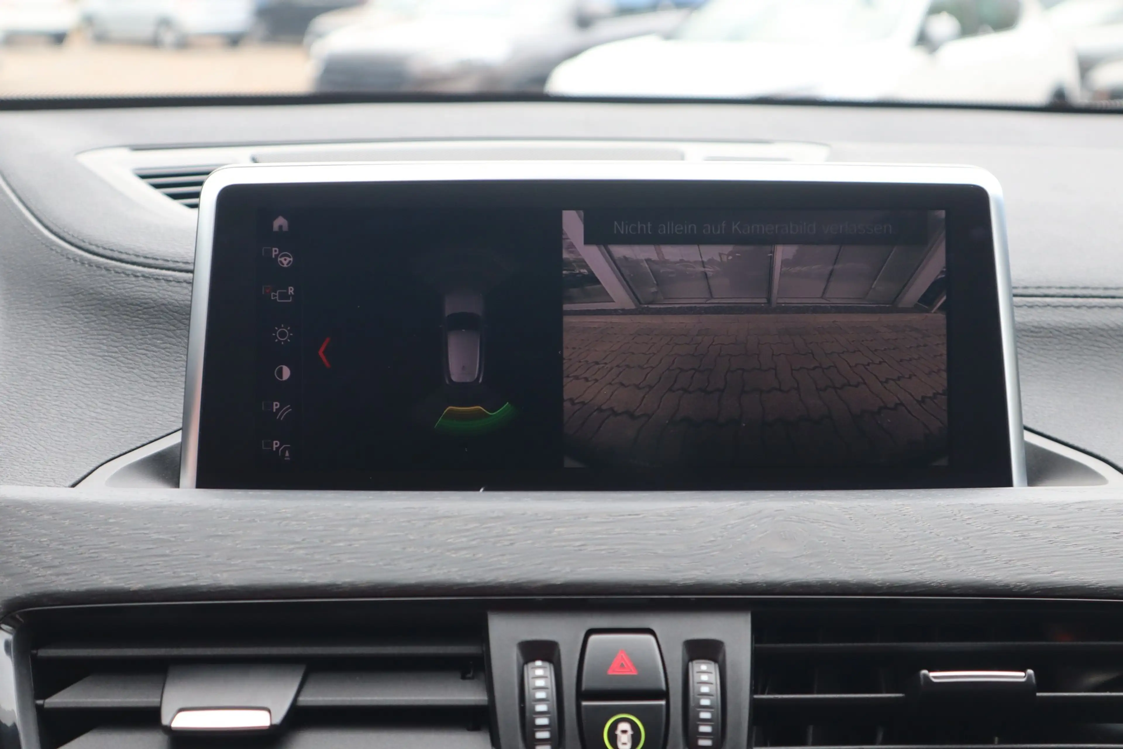 BMW X2 sDrive 18 d M Sport LED Navi Tempomat DAB AHK — photo 11