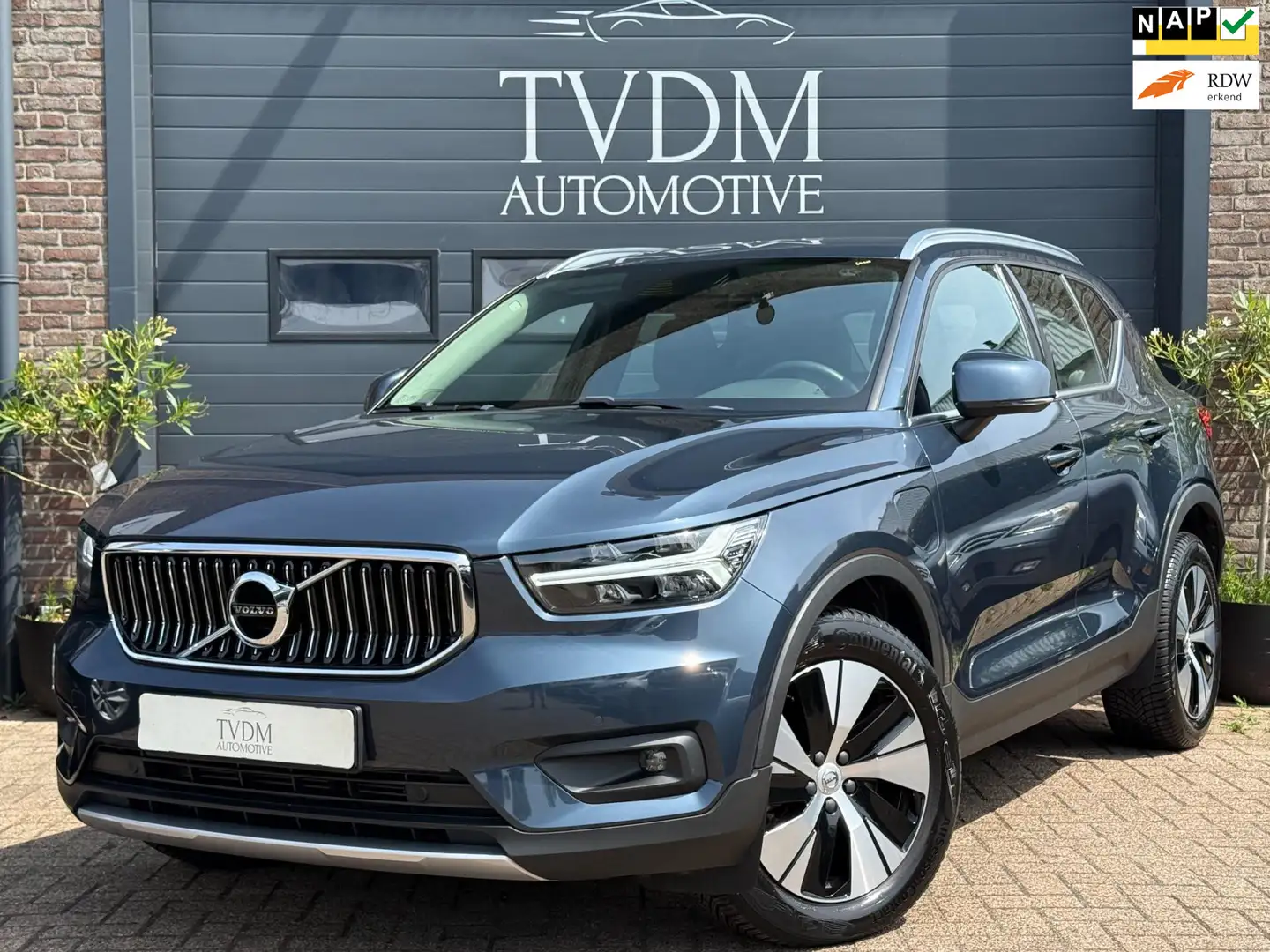 Volvo XC40 1.5 T4 Recharge Inscription Expression NAVI|CAMERA Blauw - 1