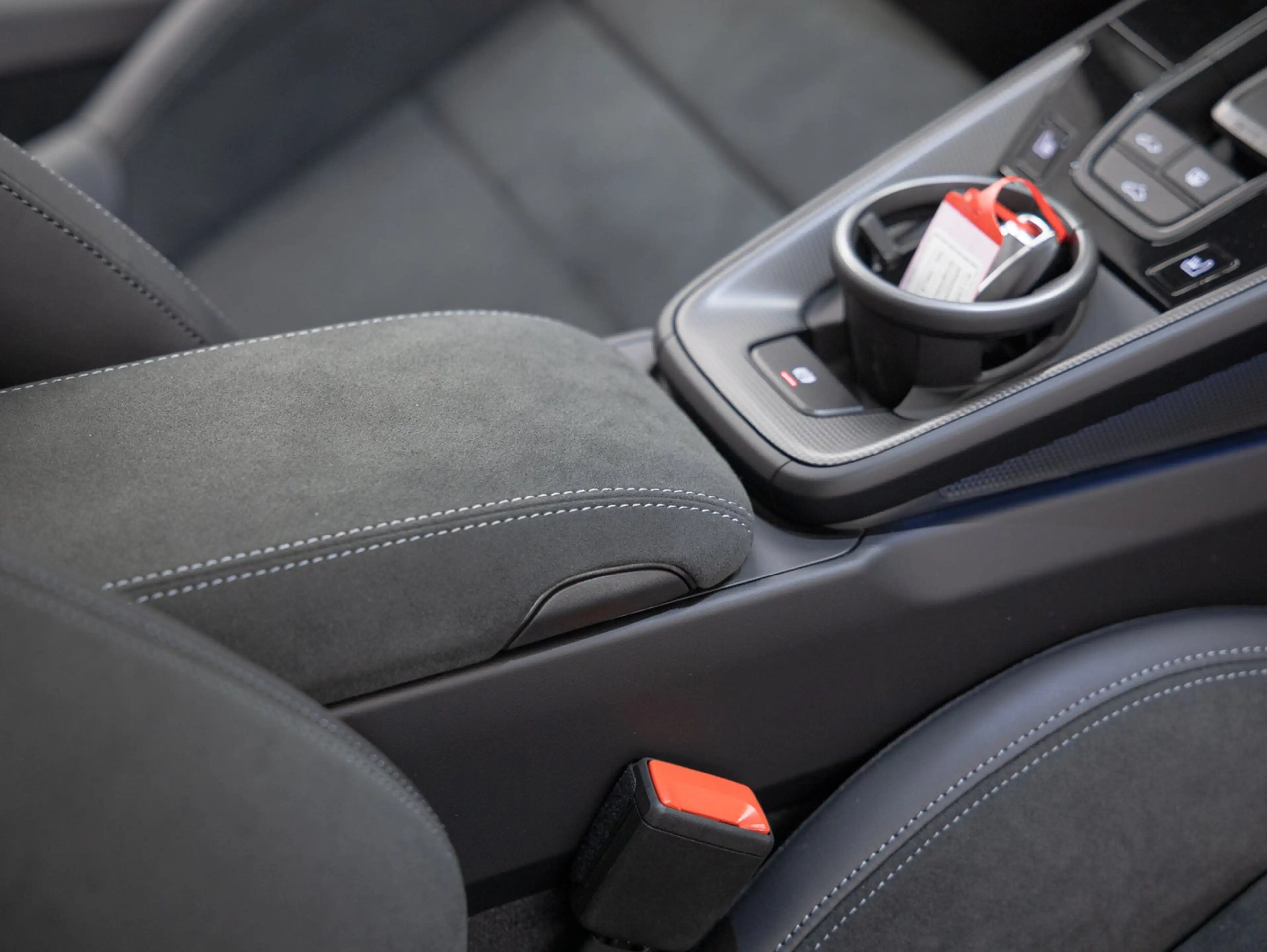 Porsche 911 Carrera 4 GTS — photo 12
