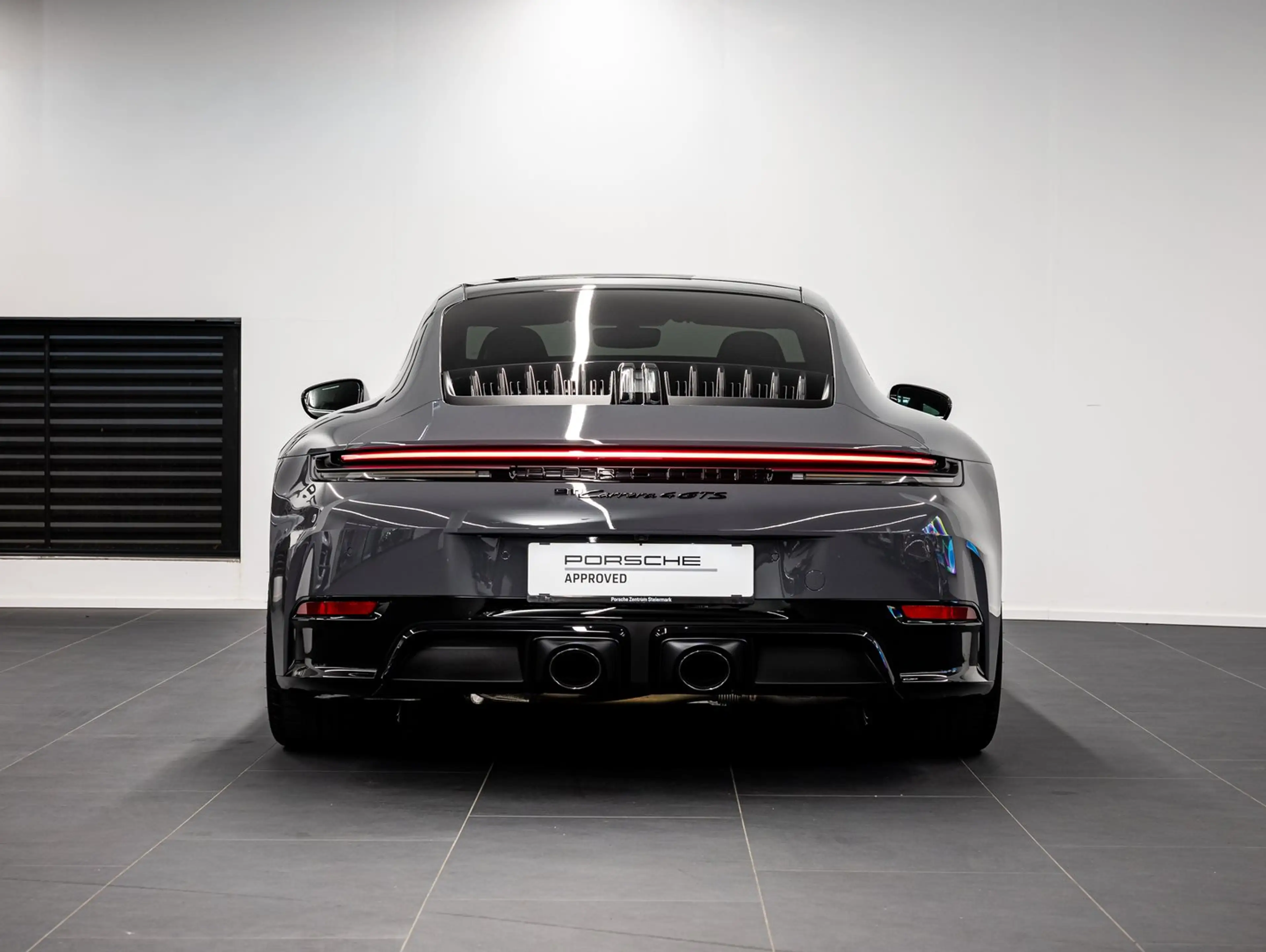 Porsche 911 Carrera 4 GTS — photo 5