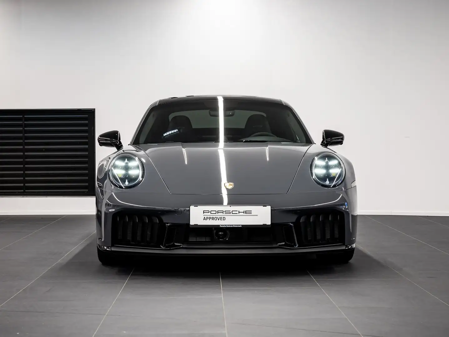 Porsche 911 Carrera 4 GTS Grau - 2