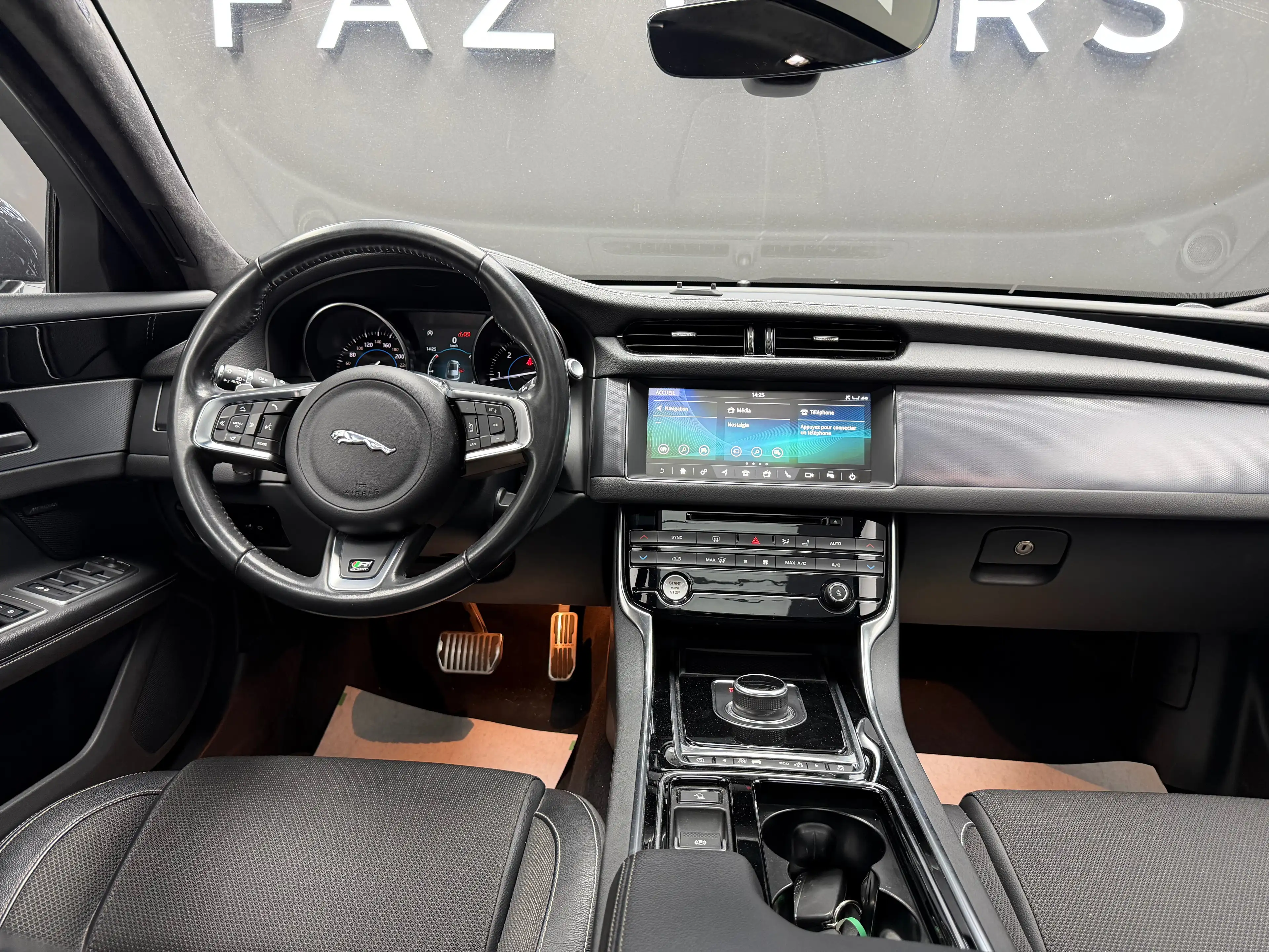 Jaguar XF Sportbrake 2.0 D AWD R-Sport * 1ER PROP * — photo 11