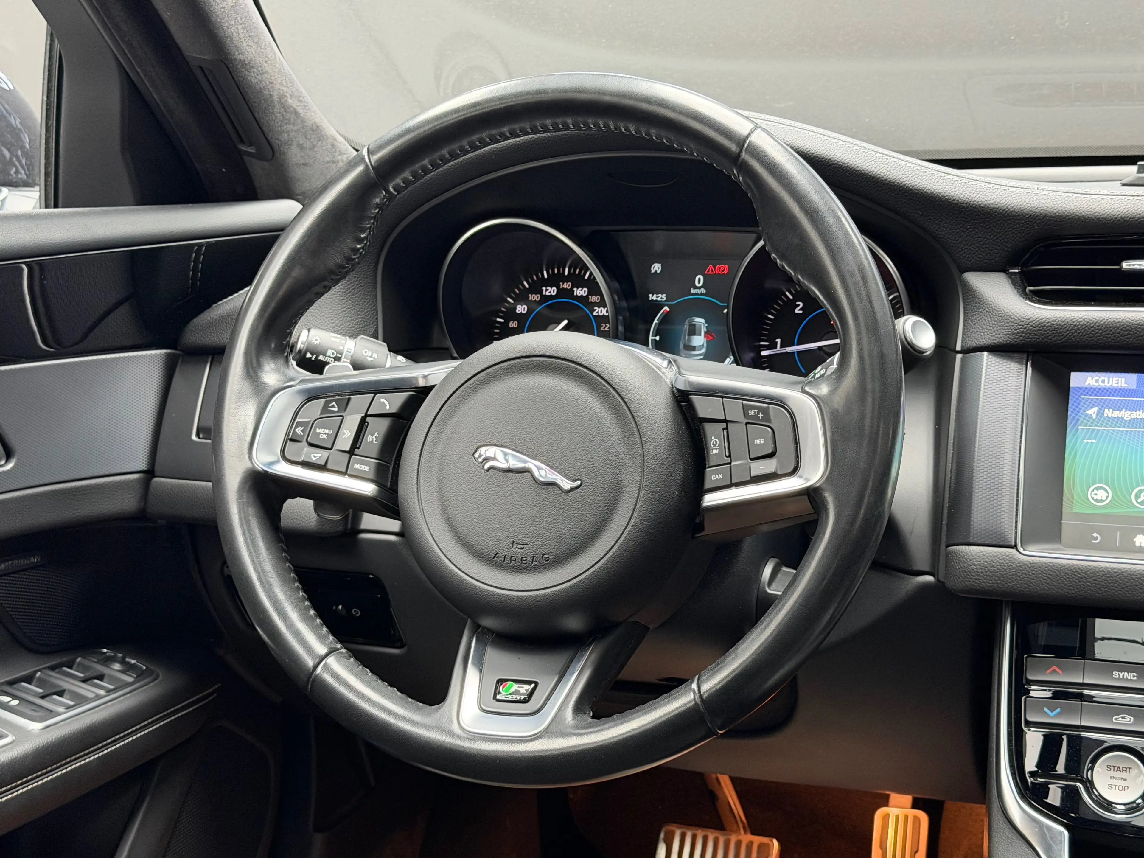 Jaguar XF Sportbrake 2.0 D AWD R-Sport * 1ER PROP * — photo 12
