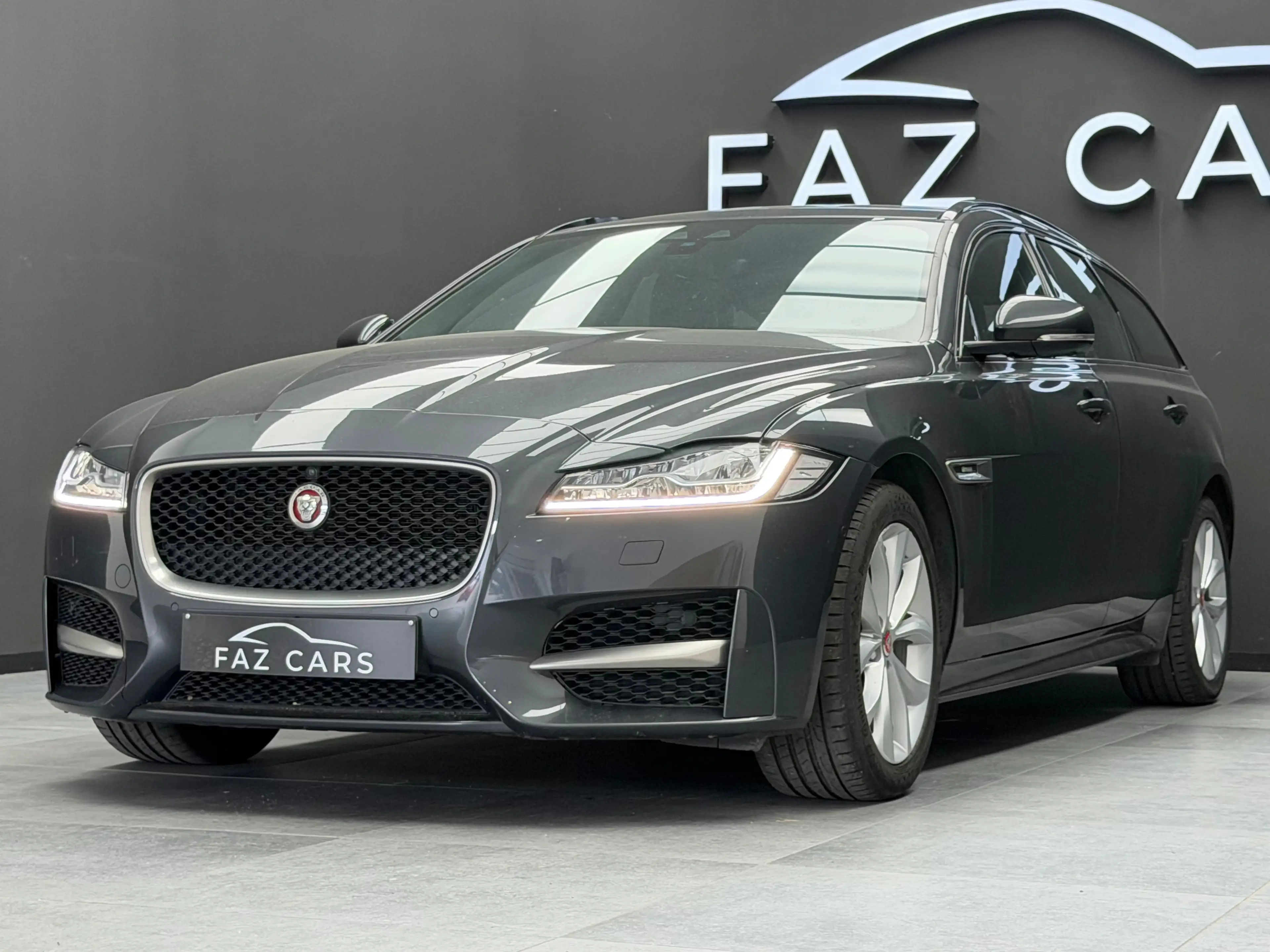 Jaguar XF Sportbrake 2.0 D AWD R-Sport * 1ER PROP * — photo 2