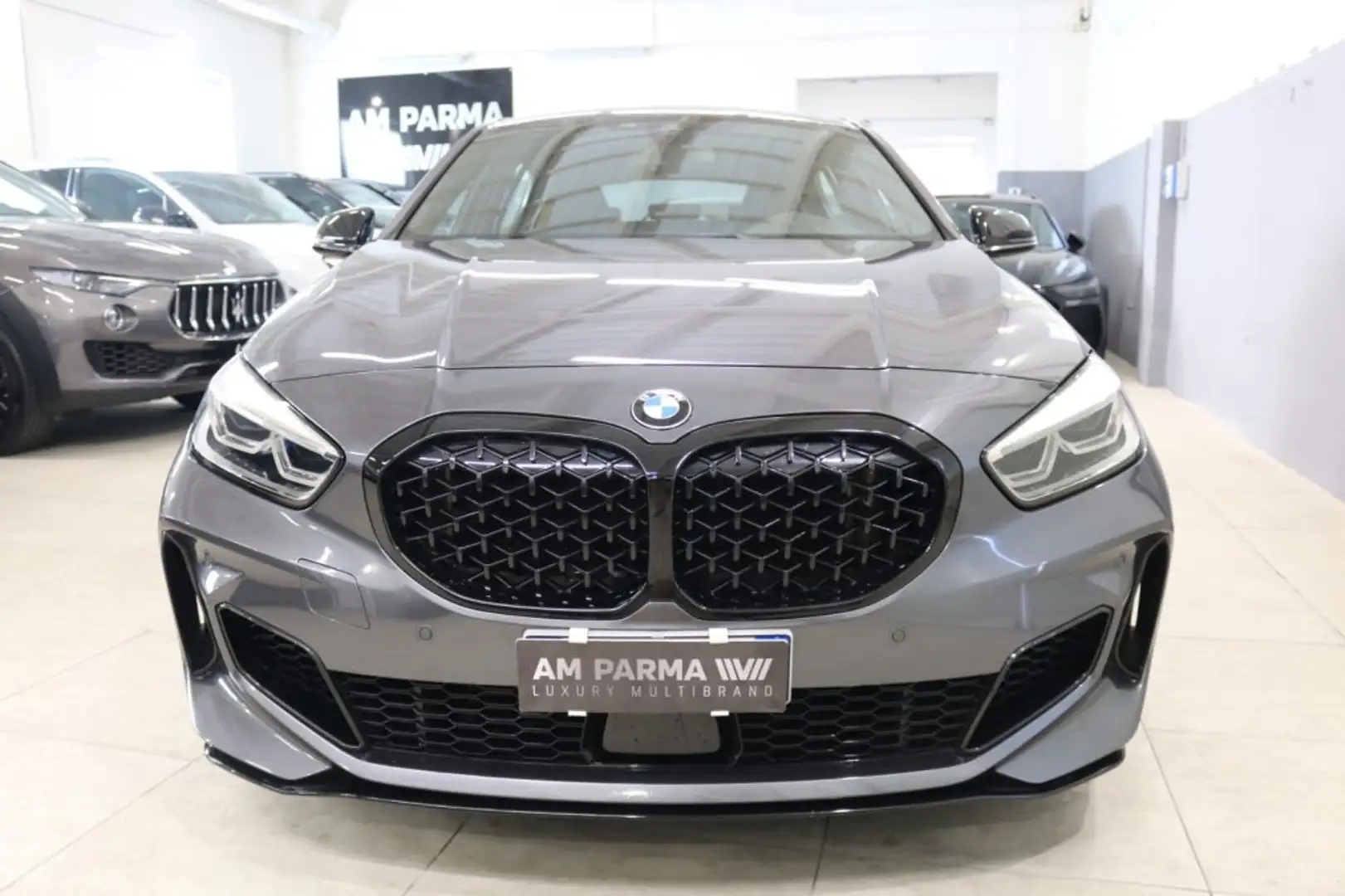 BMW M135 i xDrive ""SEDILI A GUSCIO/PARI AL NUOVO" Gris - 2