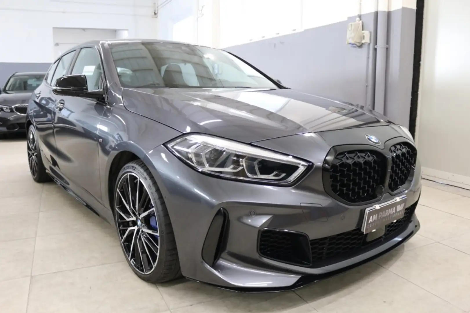 BMW M135 i xDrive ""SEDILI A GUSCIO/PARI AL NUOVO" Gris - 1