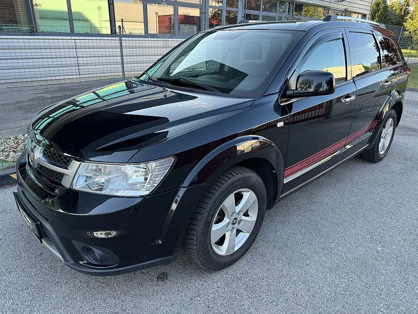Fiat Freemont 2,0 Multijet II 170 Lounge AWD Aut. Schwarz - 1