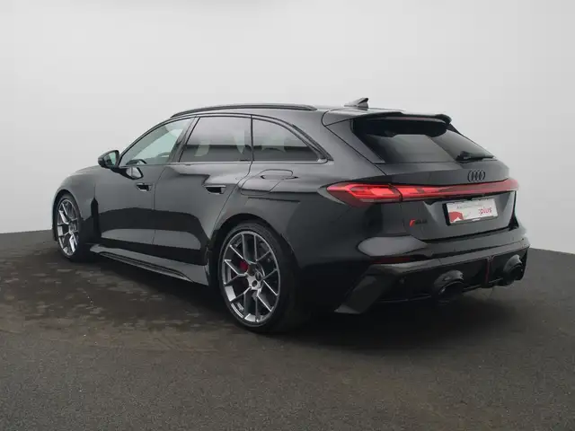 Audi RS5 view 4