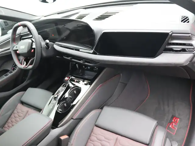 Audi RS5 view 8