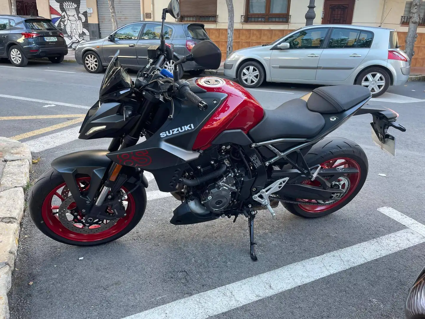Suzuki GSX 8S Rojo - 1
