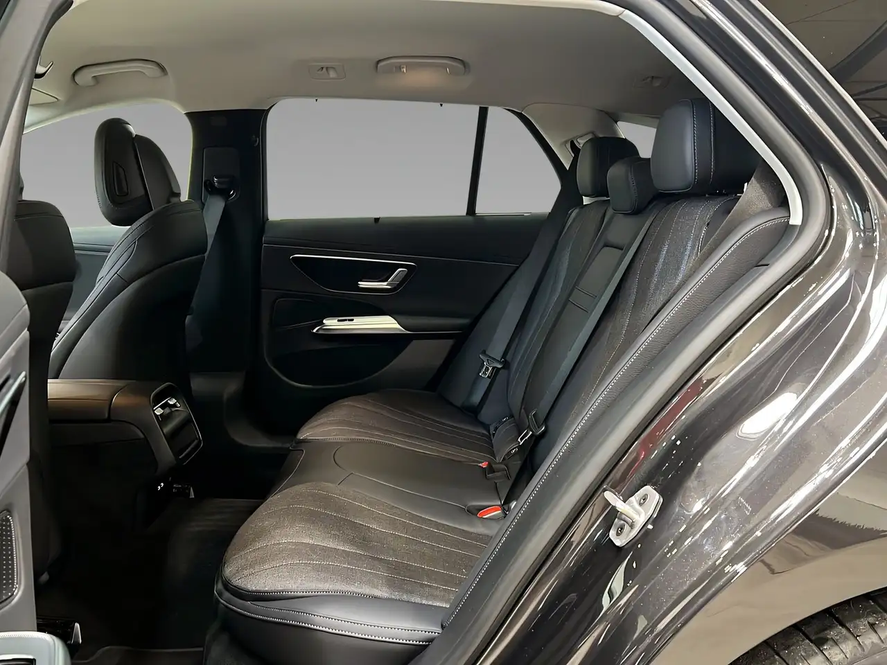 Mercedes-Benz E 300 e T AVANTGARDE+LED+Kamera+Ambi+TotW+LrHz 10