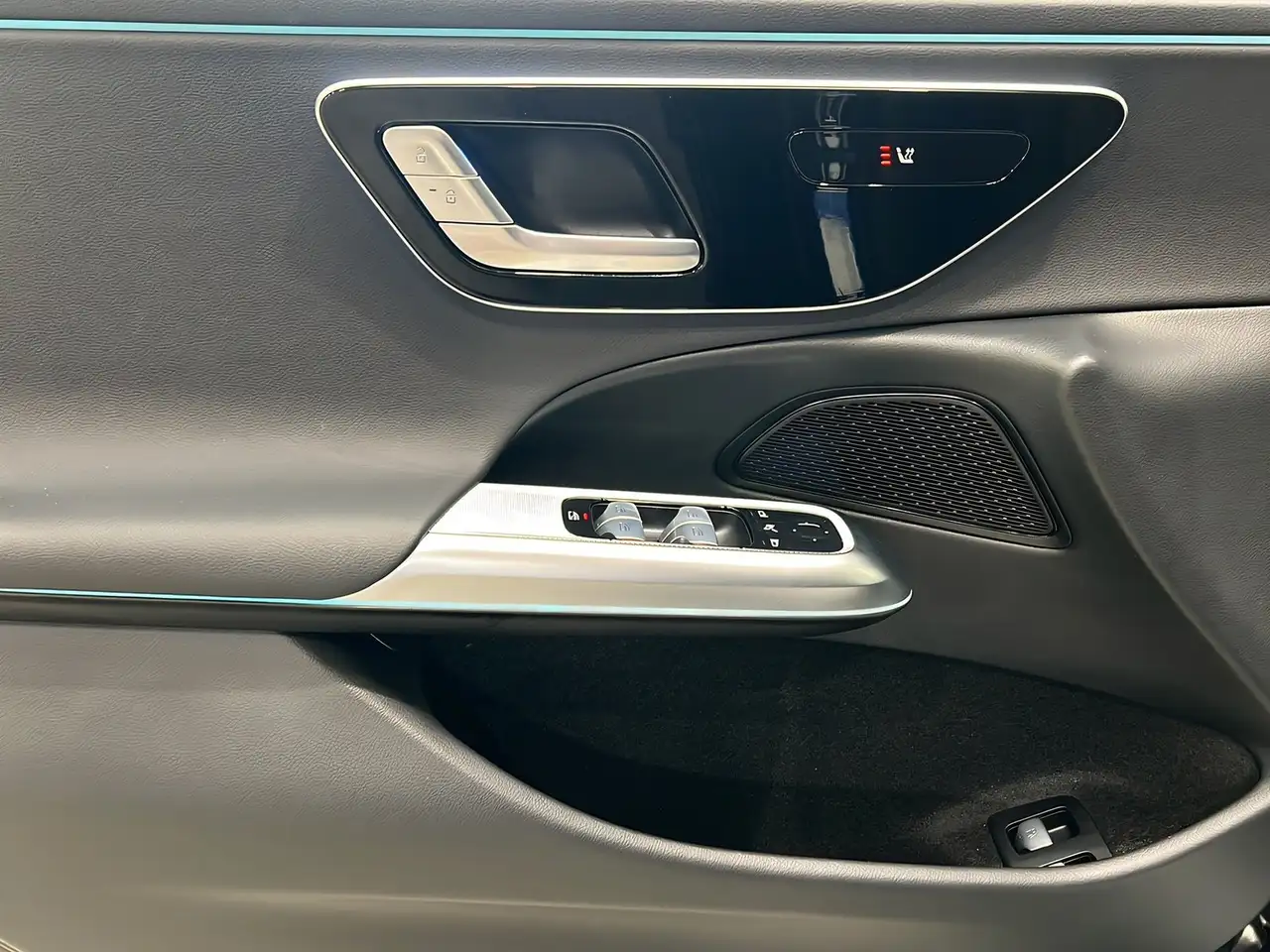 Mercedes-Benz E 300 e T AVANTGARDE+LED+Kamera+Ambi+TotW+LrHz 13