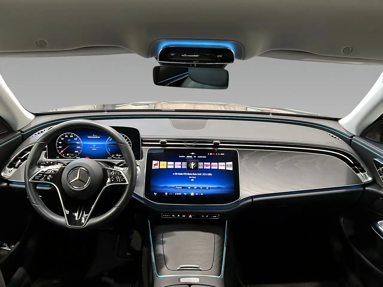 Mercedes-Benz E 300 e T AVANTGARDE+LED+Kamera+Ambi+TotW+LrHz 11