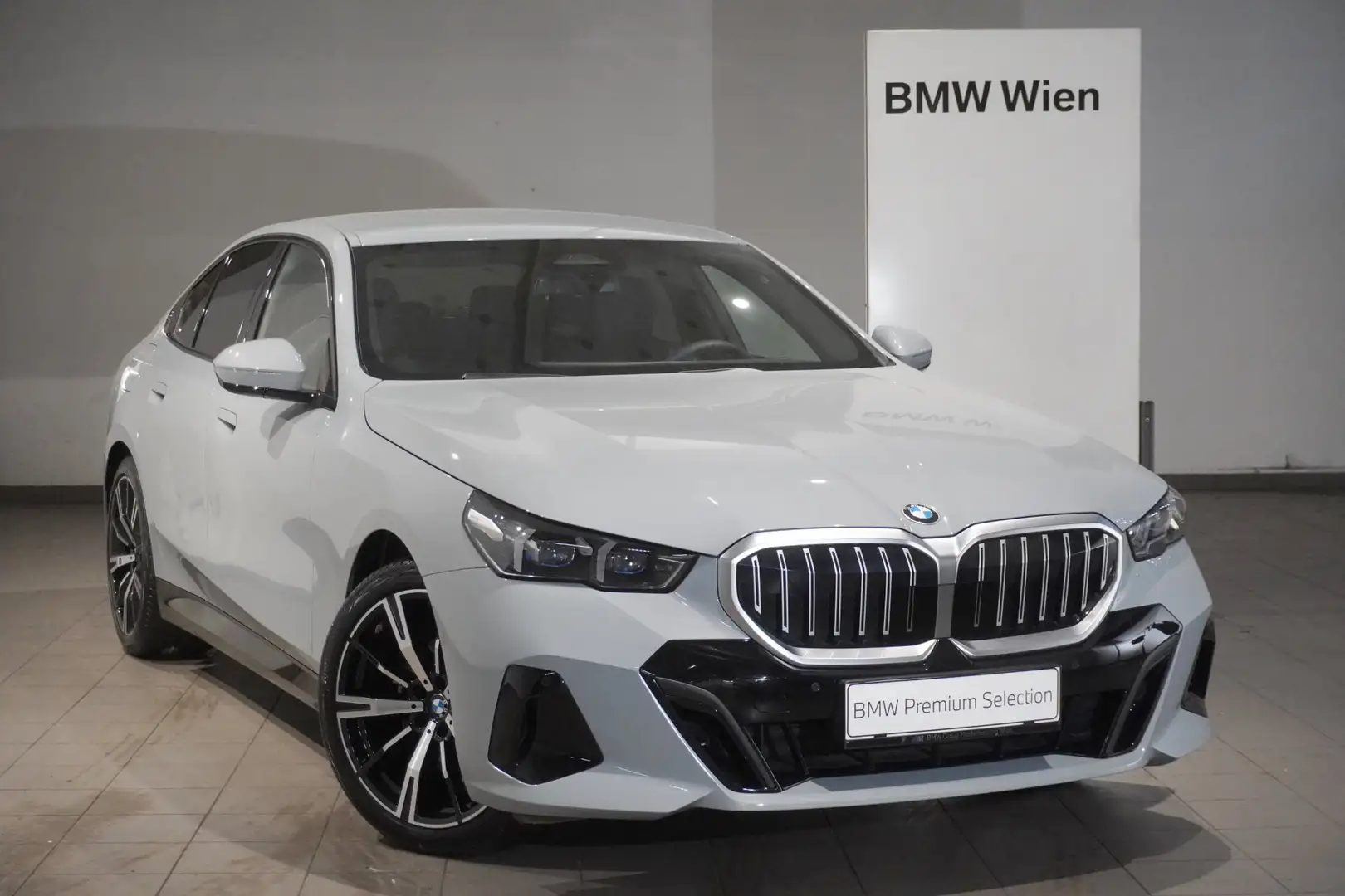 BMW 520 d xDrive Grau - 1