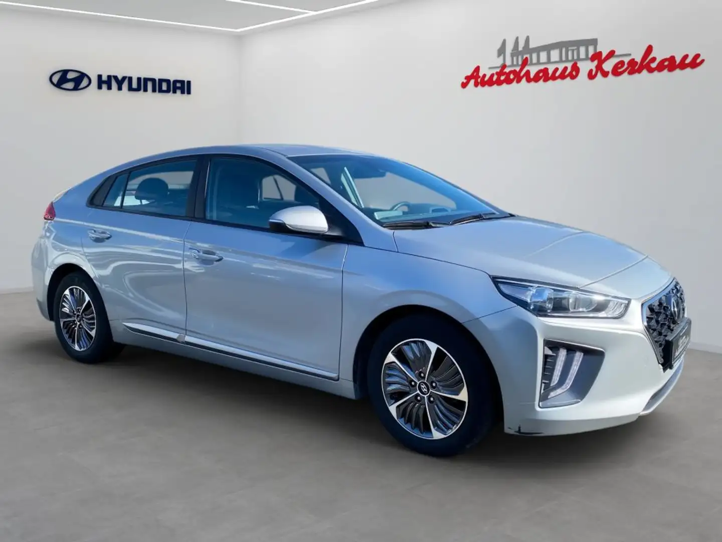 Hyundai IONIQ Plug-in-Hybrid 1.6 GDI Trend Plateado - 2