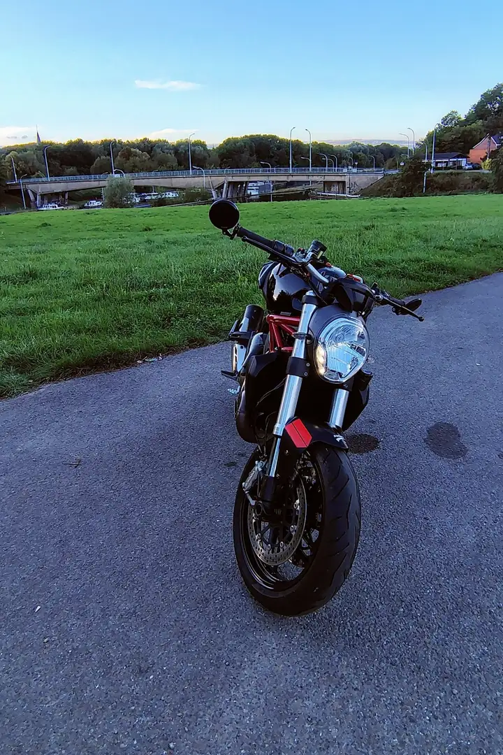 Ducati Monster 821 Fekete - 1