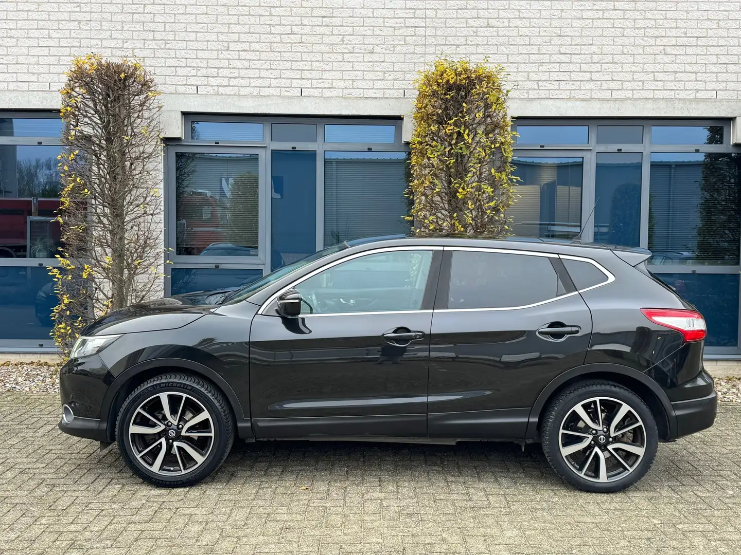 Nissan Qashqai 1.2 Premier Edition |Nieuwe APK | Zwart - 2