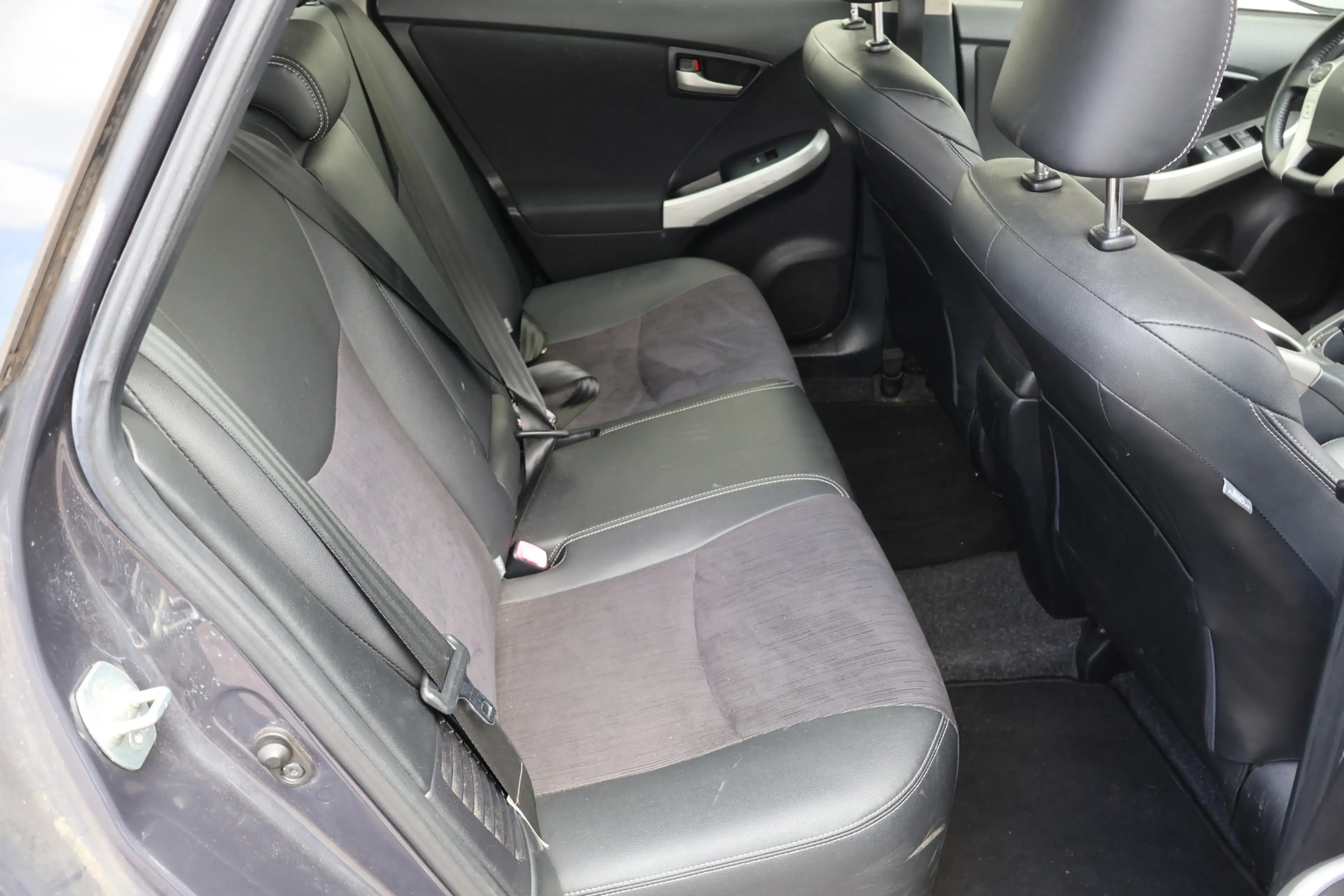 Toyota Prius 1.8 Plug-in Aspiration — photo 16