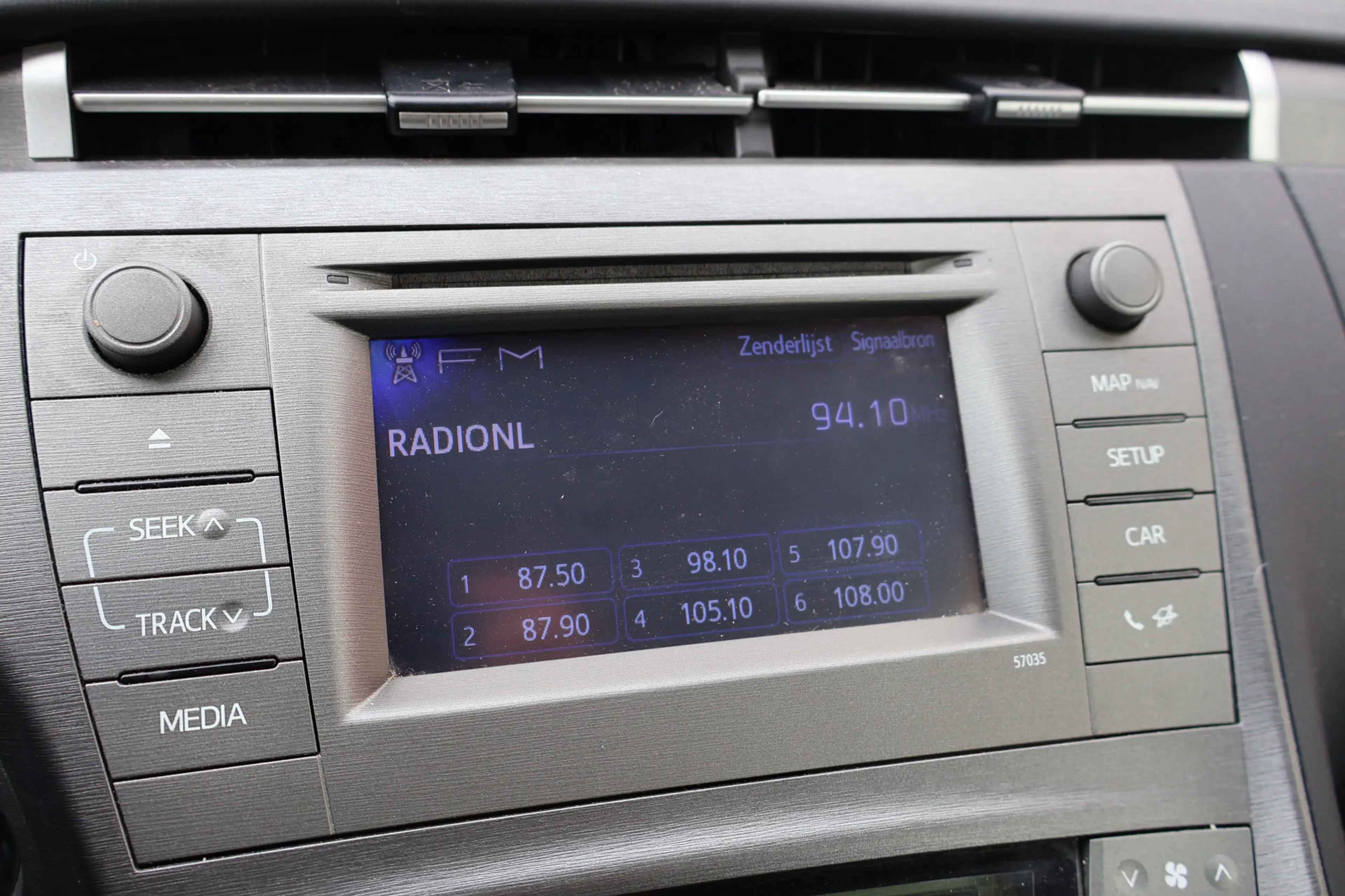 Toyota Prius 1.8 Plug-in Aspiration — photo 11