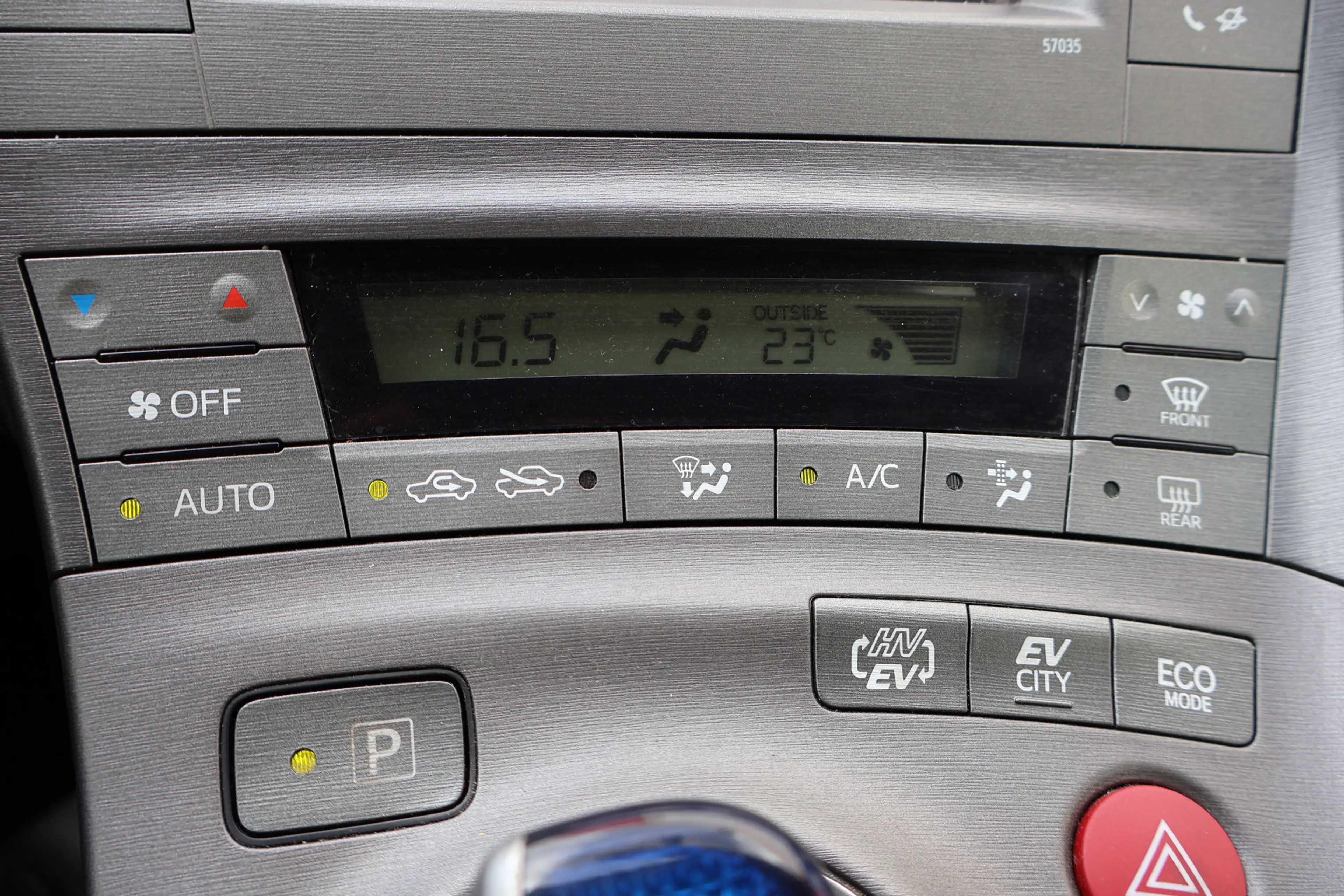 Toyota Prius 1.8 Plug-in Aspiration — photo 13