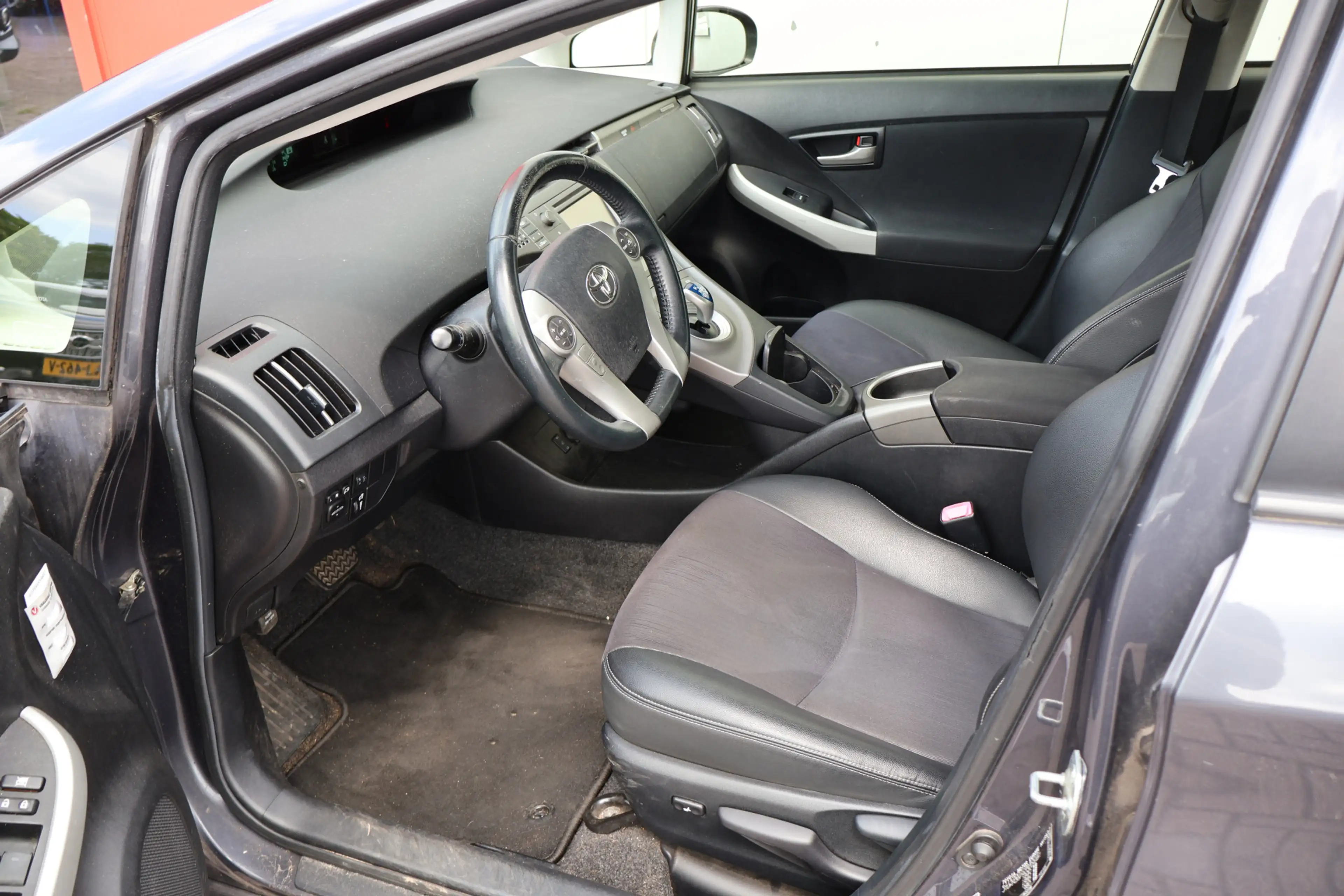Toyota Prius 1.8 Plug-in Aspiration — photo 8