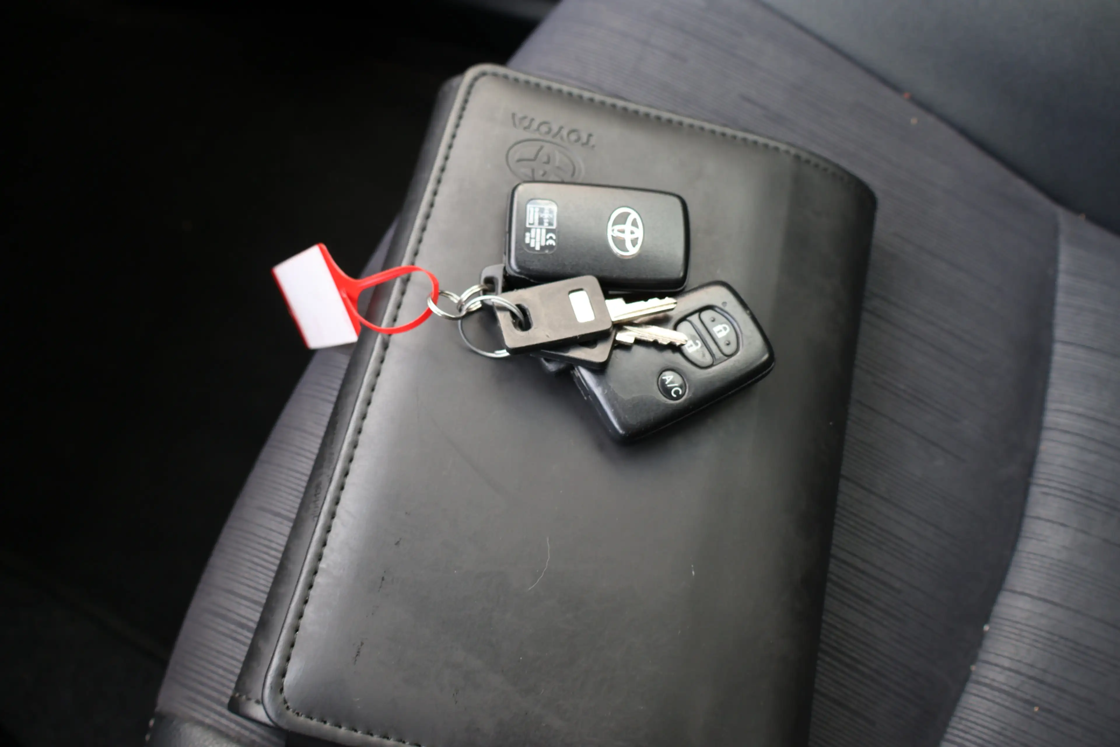 Toyota Prius 1.8 Plug-in Aspiration — photo 14