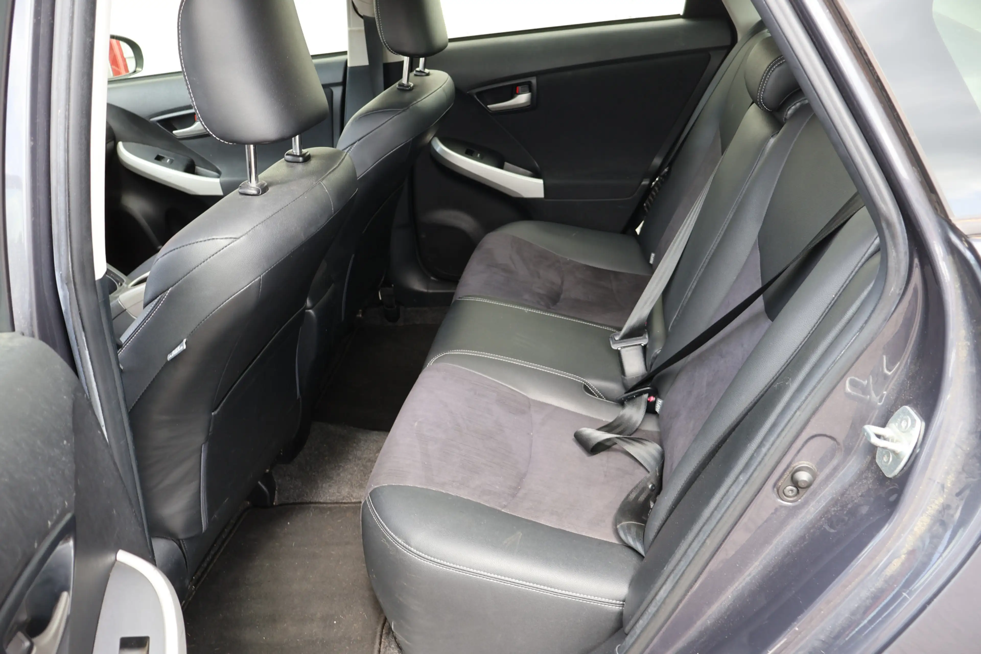 Toyota Prius 1.8 Plug-in Aspiration — photo 17