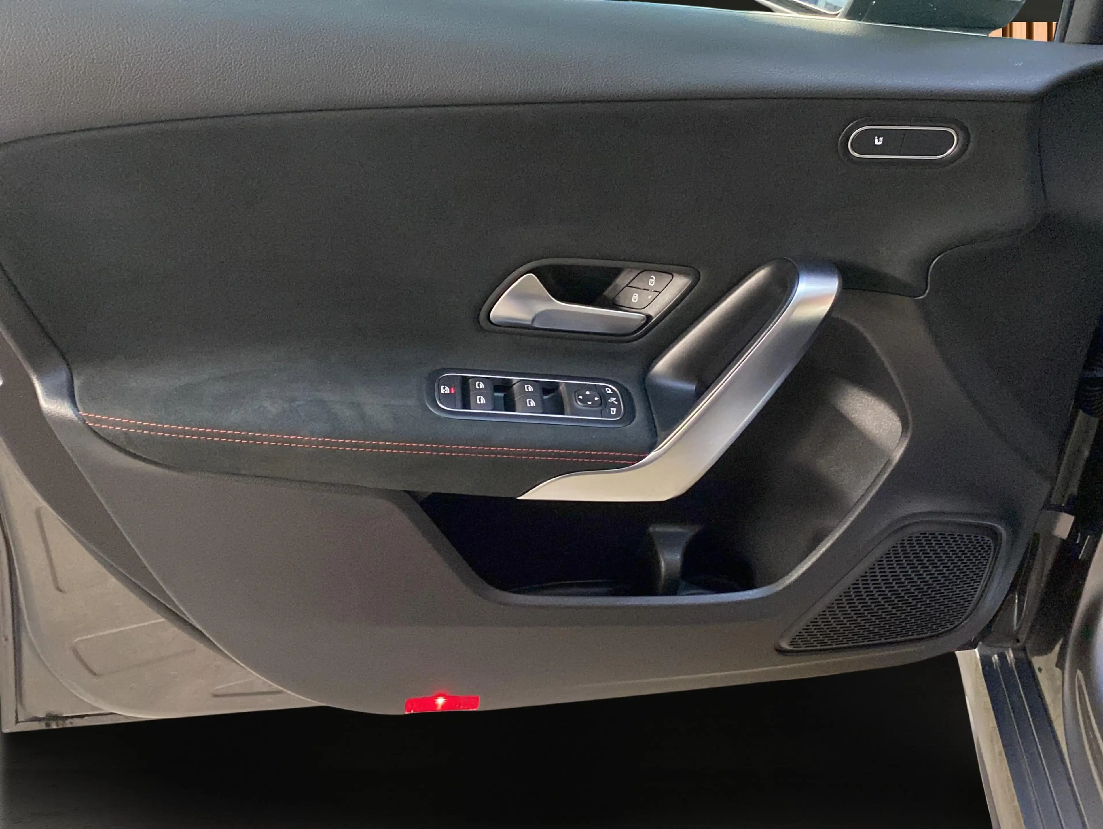 Mercedes-Benz A 180 AMG Line 7G Tronic*Navi*DAB*KeyGo*MBUX* — photo 9