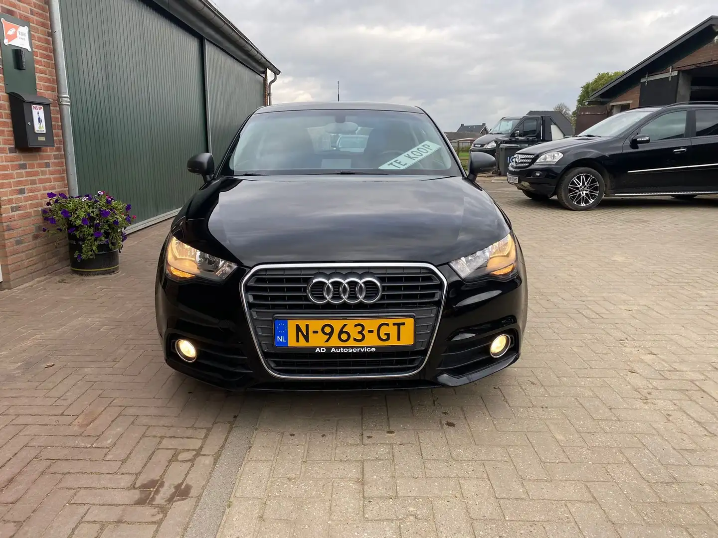 Audi A1 A1 1.2 TFSI Attr. PL. Zwart - 2