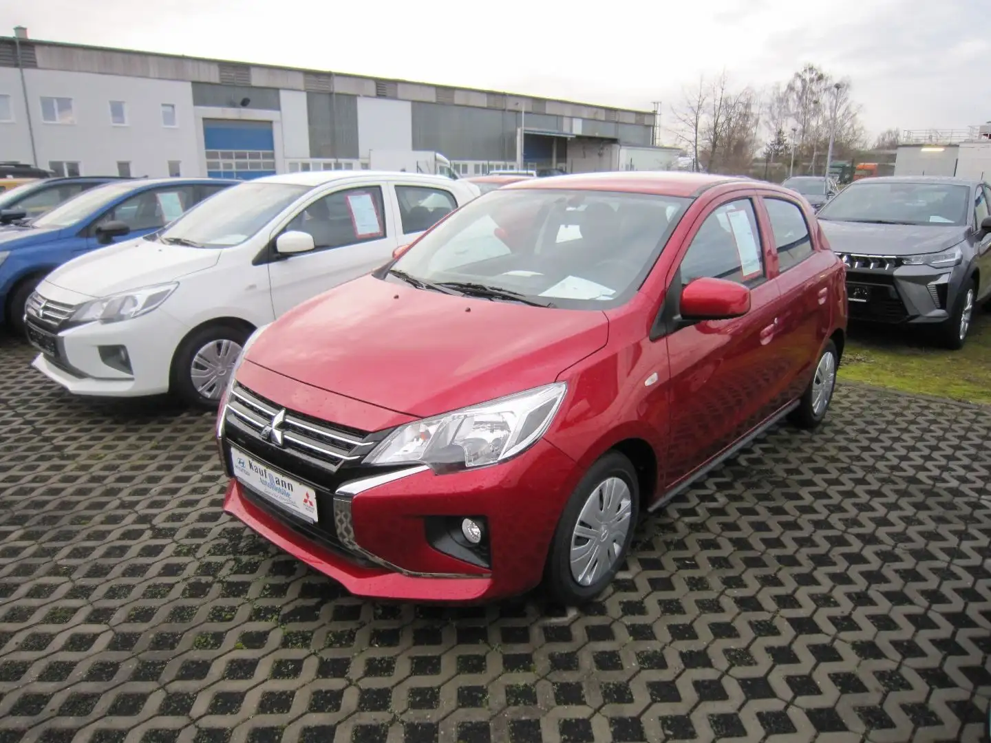 Mitsubishi Space Star Select 1.2 MIVEC 5-Gang Rosso - 1