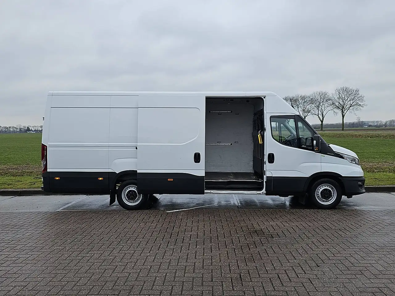 Iveco Daily 2024 — фото 13