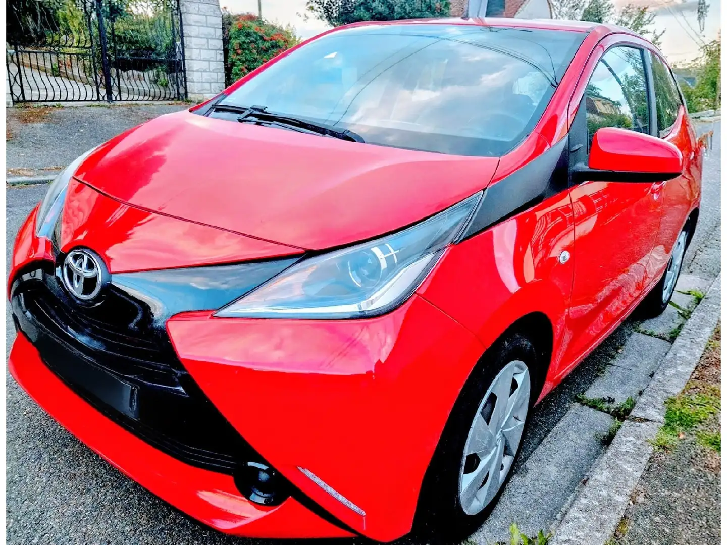 Toyota Aygo 1.0 VVT-i x-shift x-wave 5500 KMS - 1
