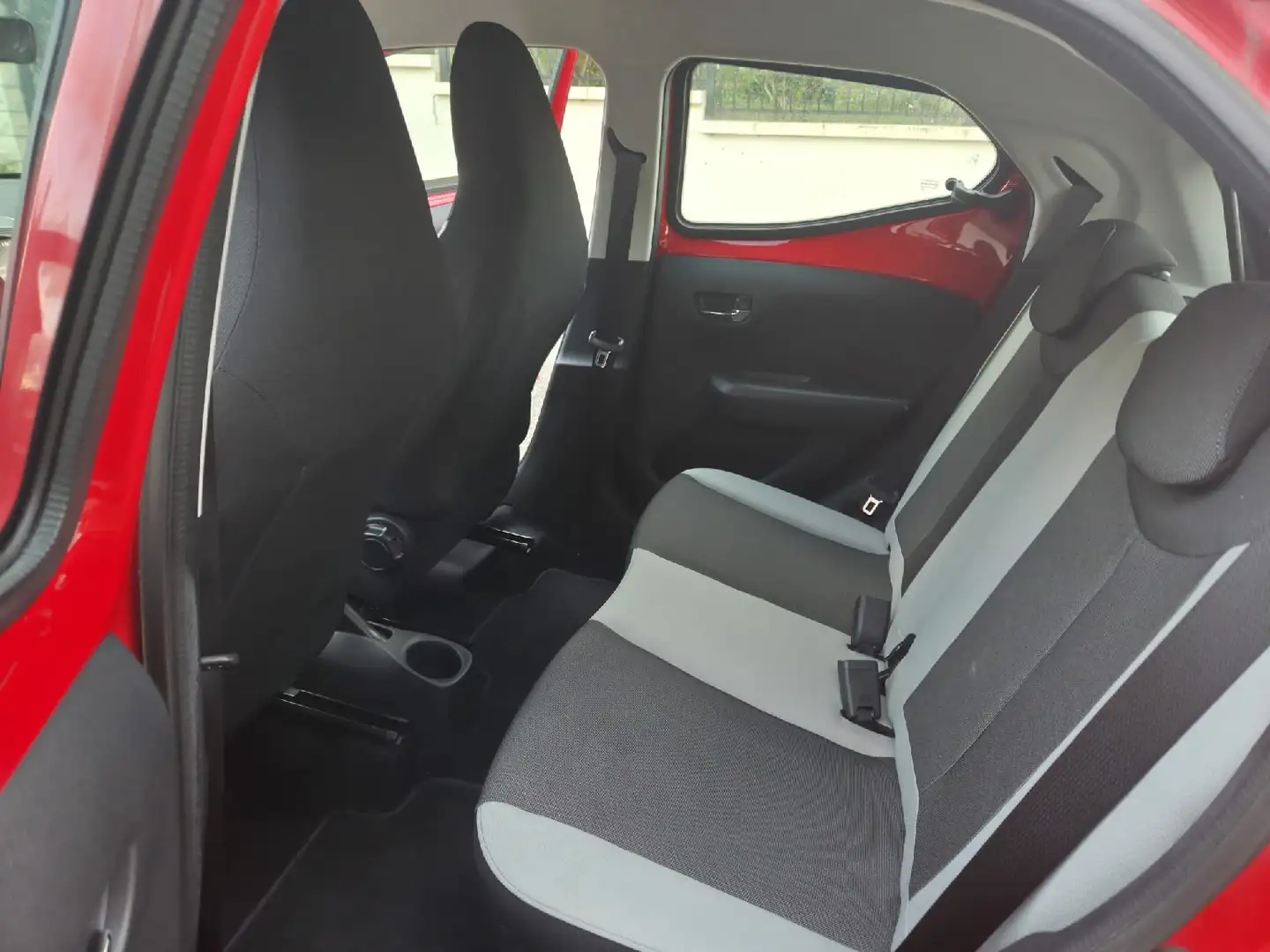 Toyota Aygo 1.0 VVT-i x-shift x-wave 5500 KMS - 2