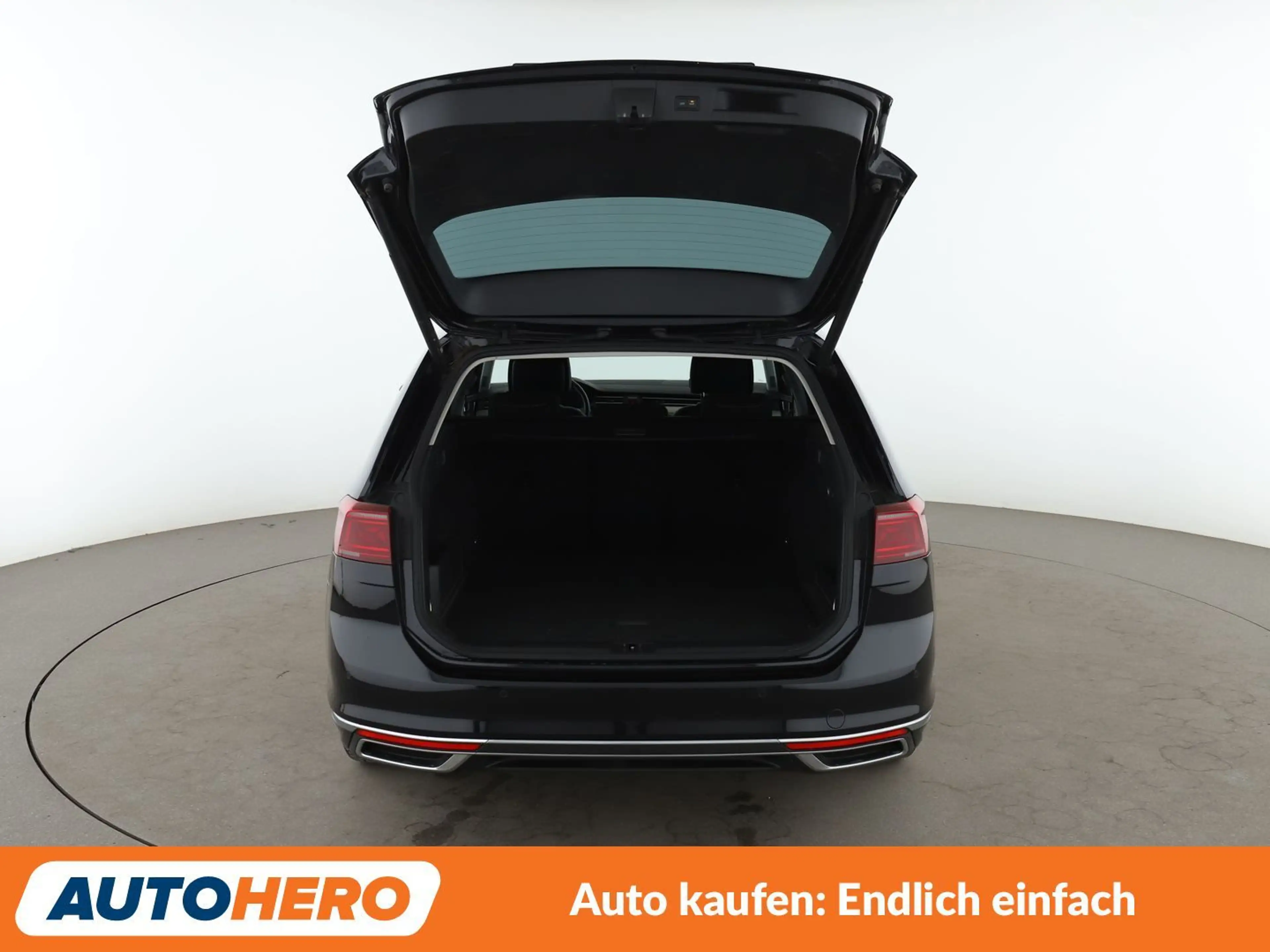 Volkswagen Passat 2.0 TDI Elegance Aut.*NAVI*VC*CAM*SHZ* — photo 16