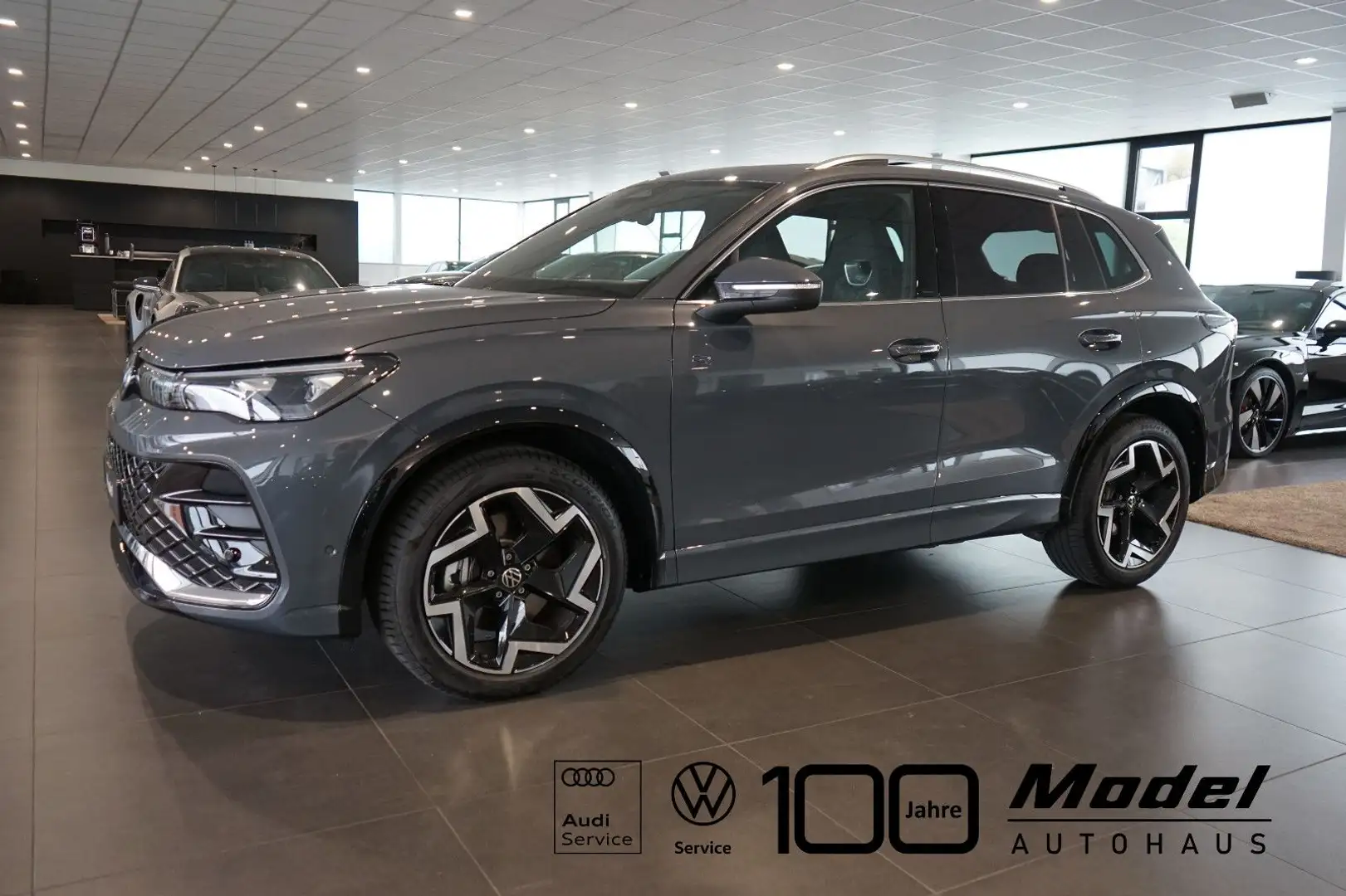 Volkswagen Tiguan 2.0 TDI R-Line | Matrix | Pano | AHK Gris - 1