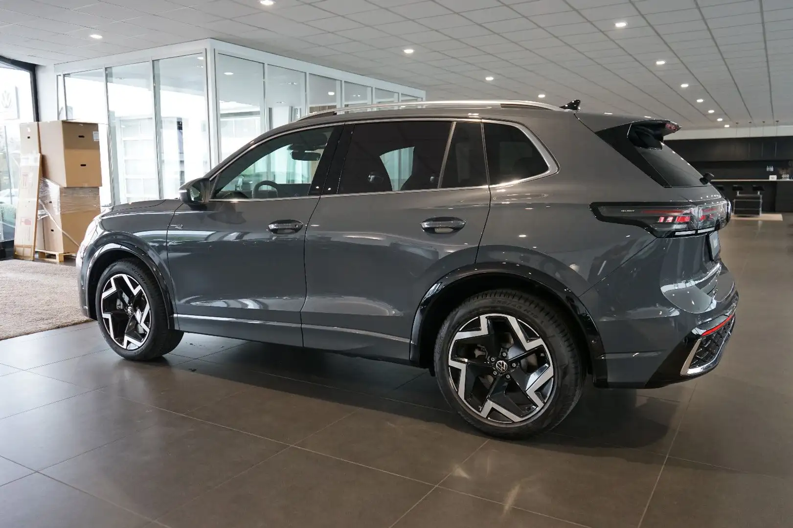 Volkswagen Tiguan 2.0 TDI R-Line | Matrix | Pano | AHK Gris - 2