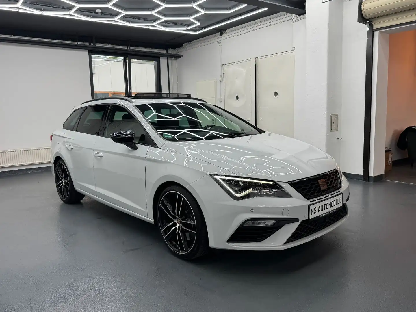 SEAT Leon ST Cupra 300 4Drive *PANO*ACC*DCC*KAMERA* Weiß - 2