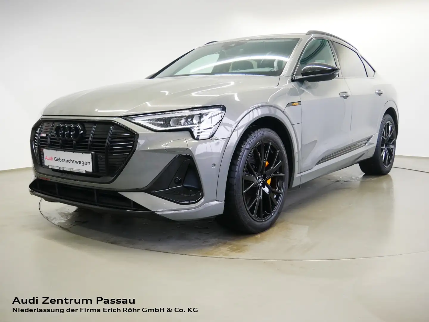 Audi e-tron Sportback 55 quattro S line black MATRIX AHK PANO Grau - 1