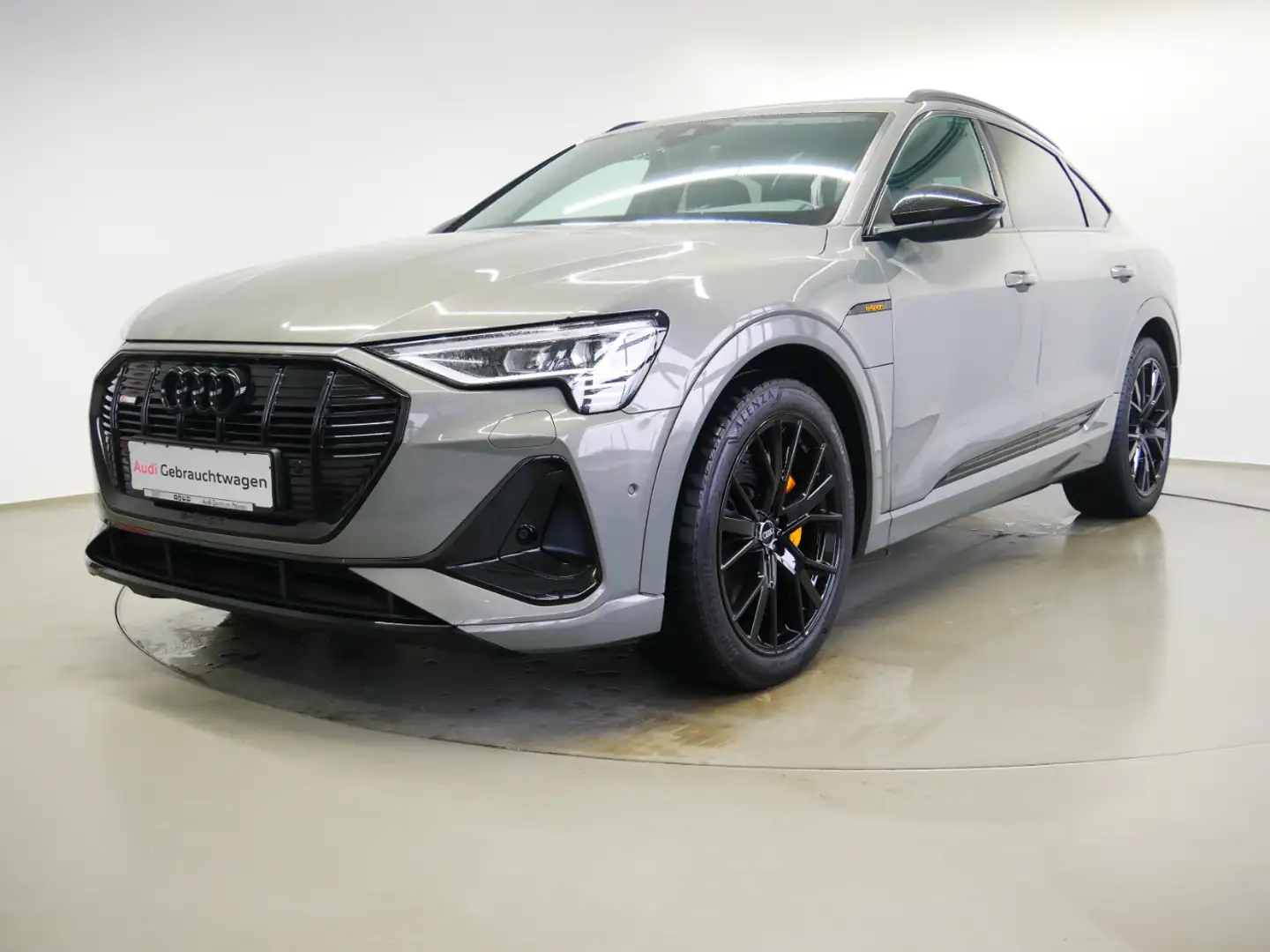 Audi e-tron Sportback 55 quattro S line black MATRIX AHK PANO Grau - 2