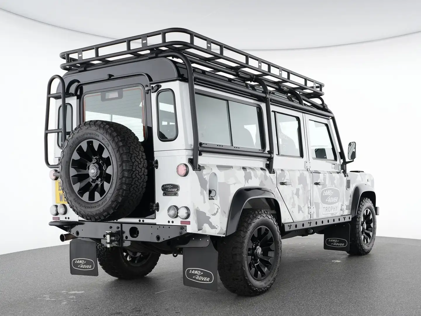 Land Rover Defender Works V8 Trophy II 1 of 25 Blanc - 2
